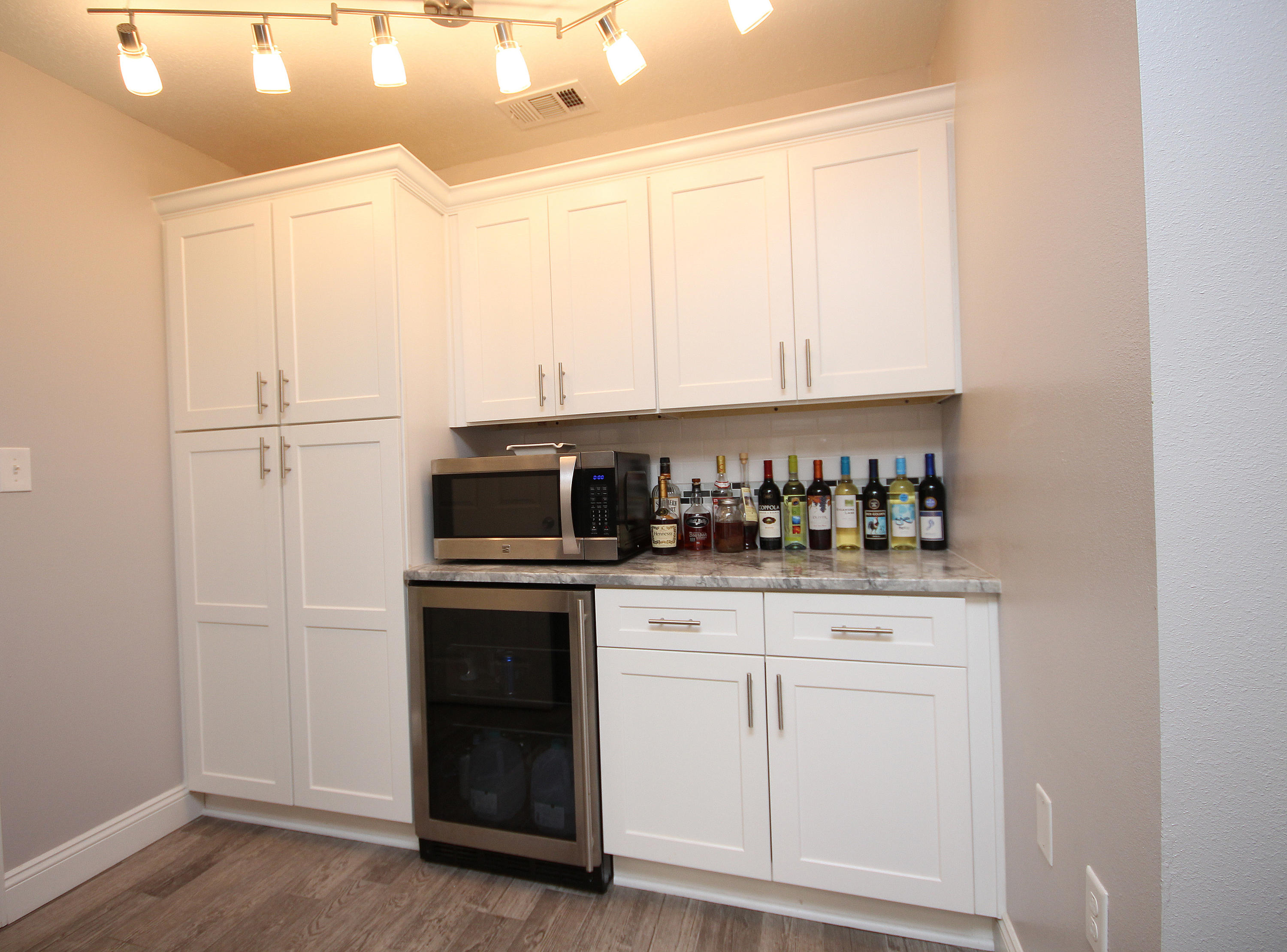 MARY ESTHER MANOR - Residential