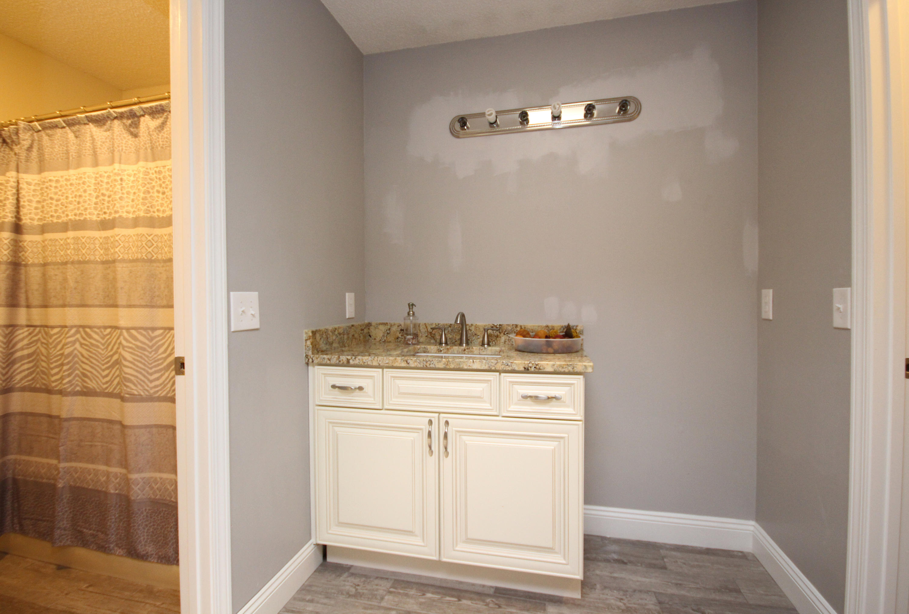 MARY ESTHER MANOR - Residential