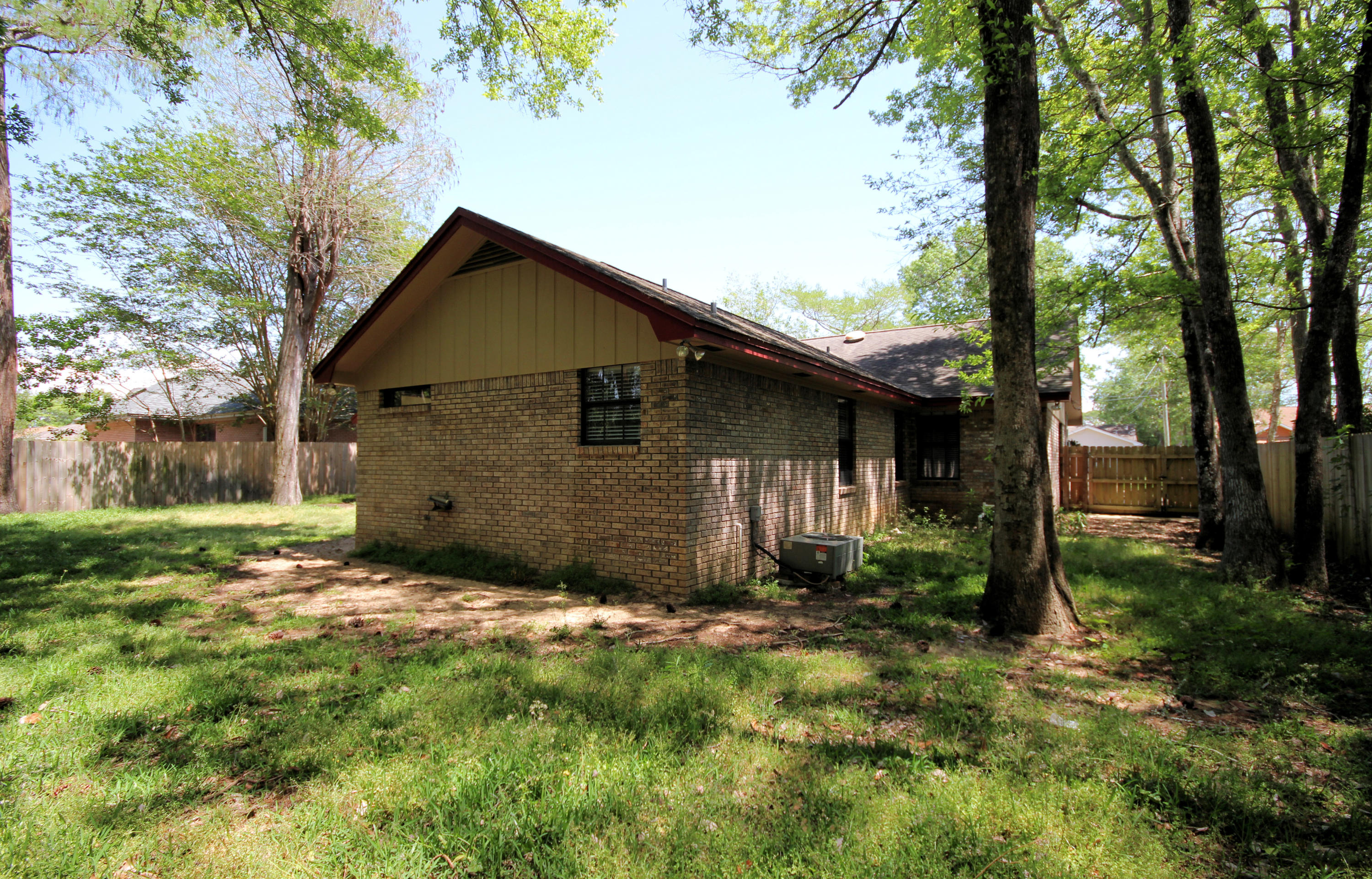 MARY ESTHER MANOR - Residential
