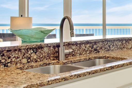 SILVER BEACH TOWERS - Residential