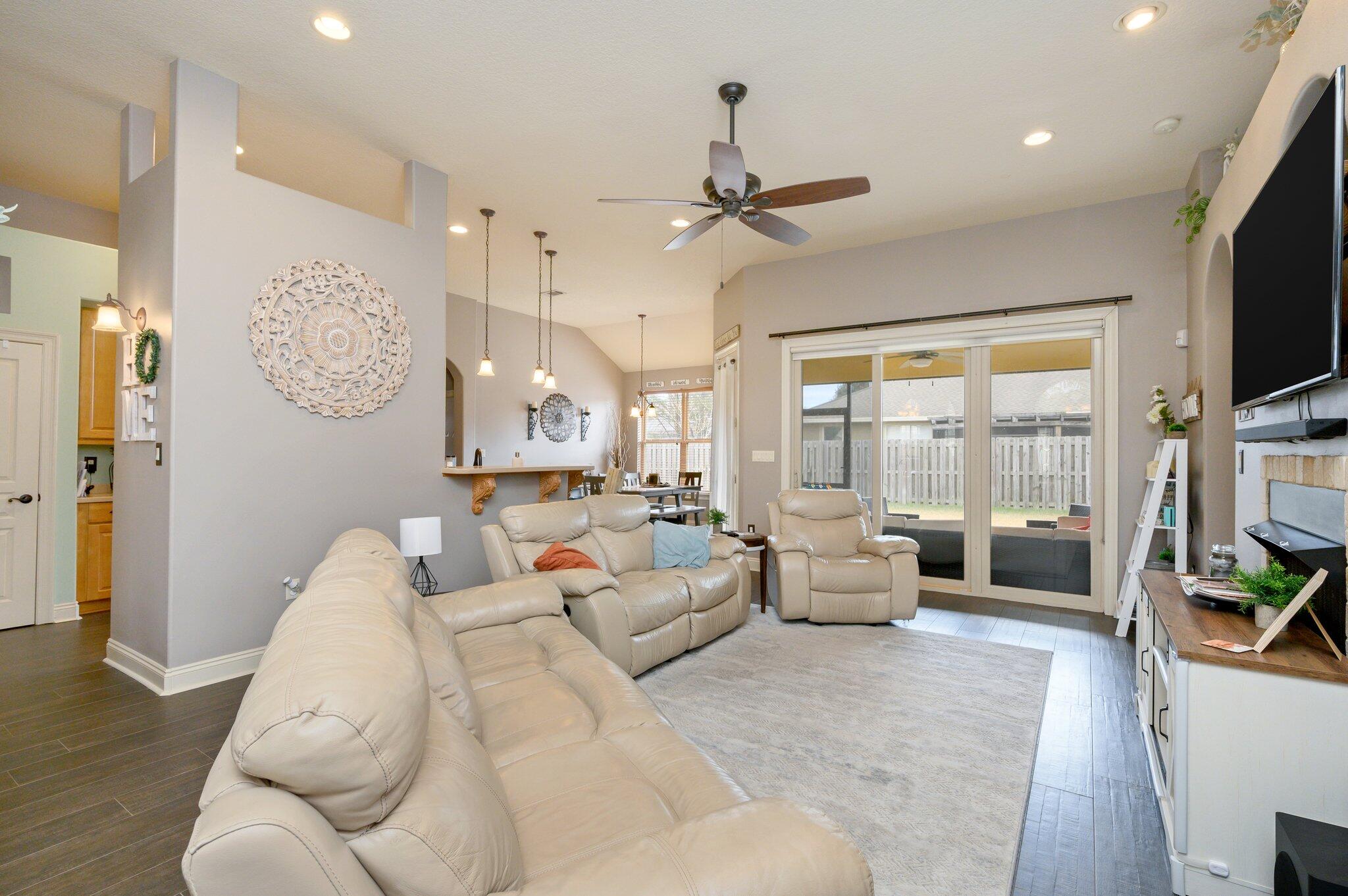 CHARDONNAY ESTATES - Residential