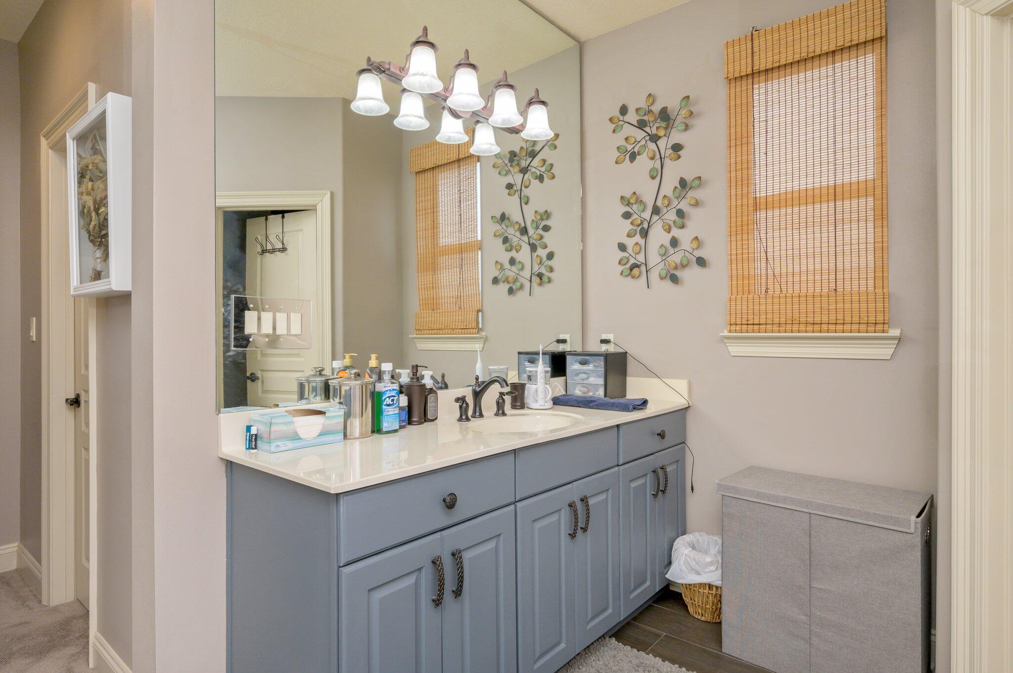 CHARDONNAY ESTATES - Residential