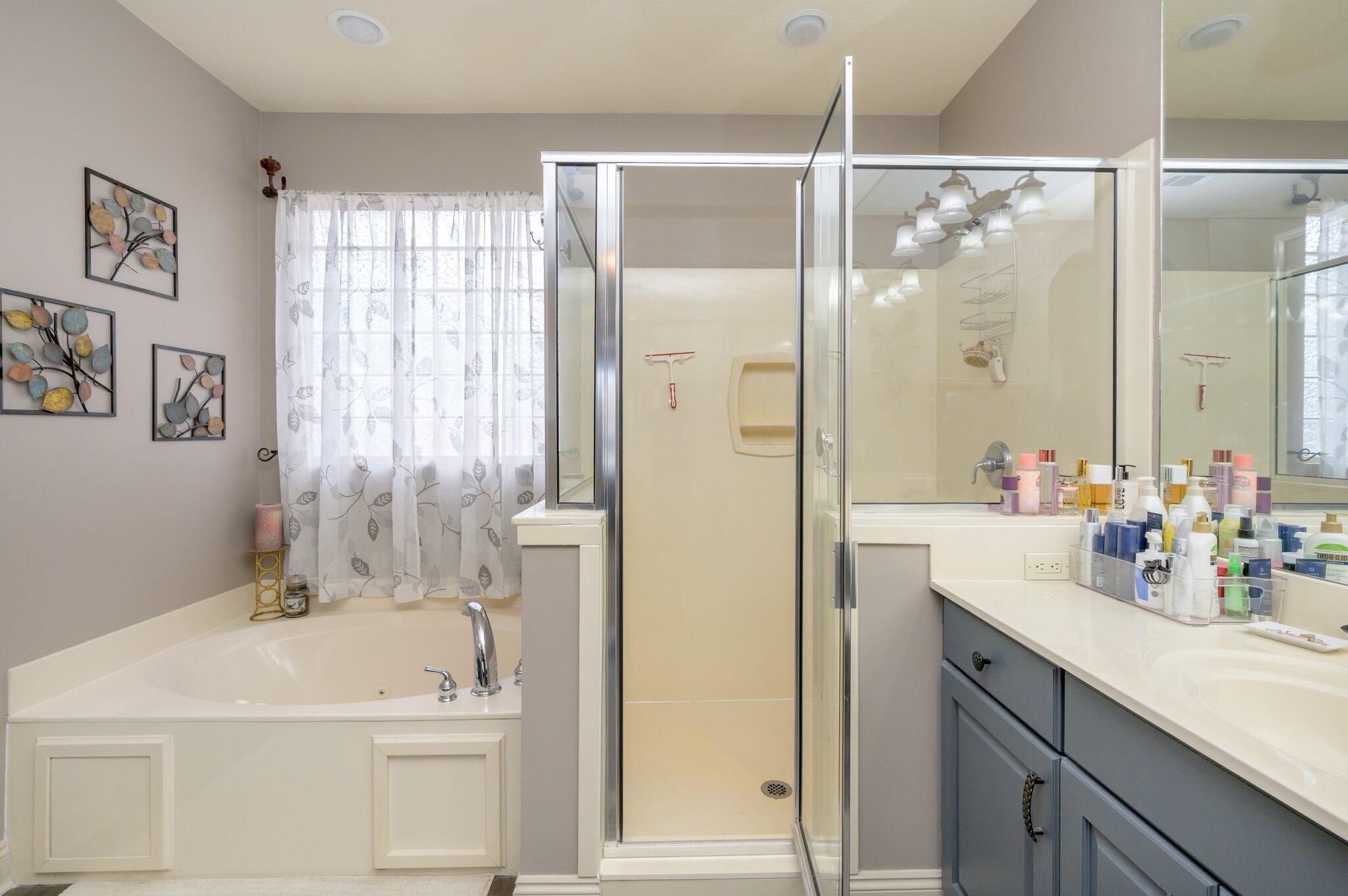 CHARDONNAY ESTATES - Residential