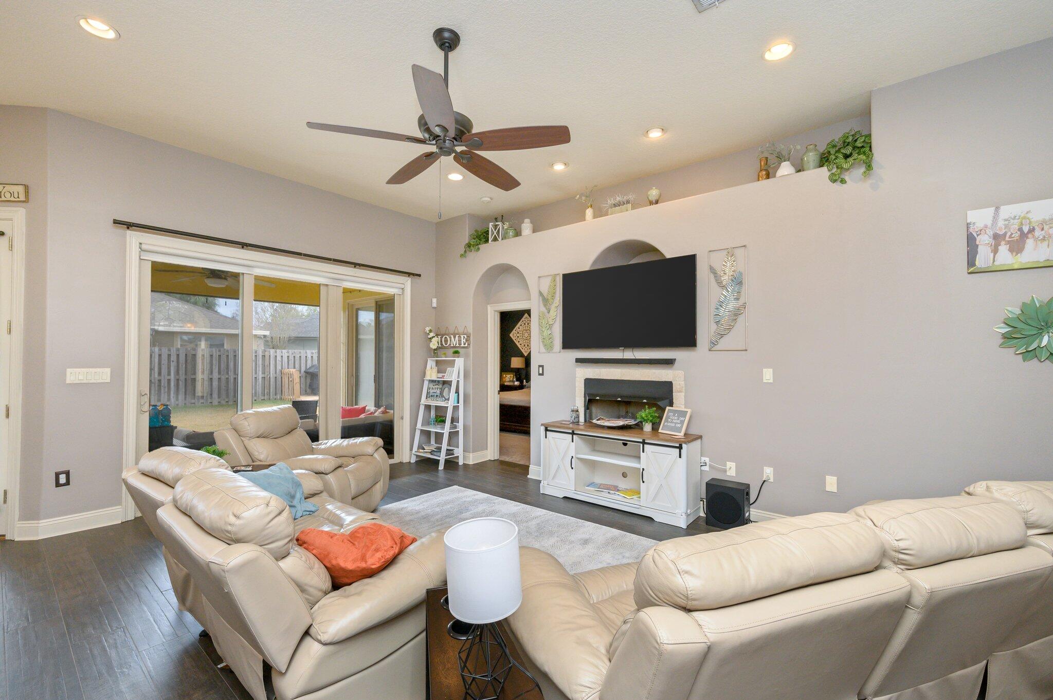 CHARDONNAY ESTATES - Residential