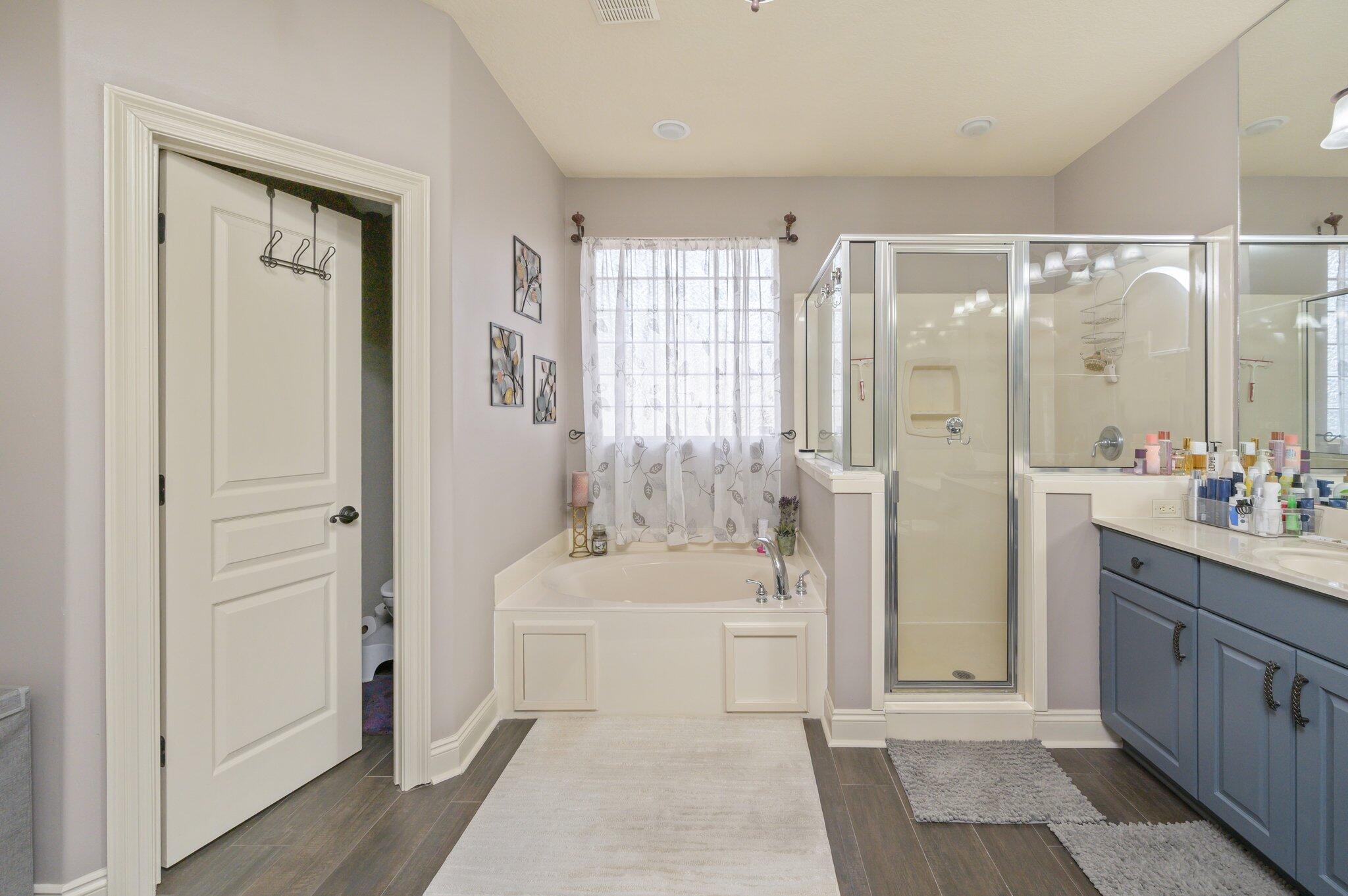 CHARDONNAY ESTATES - Residential