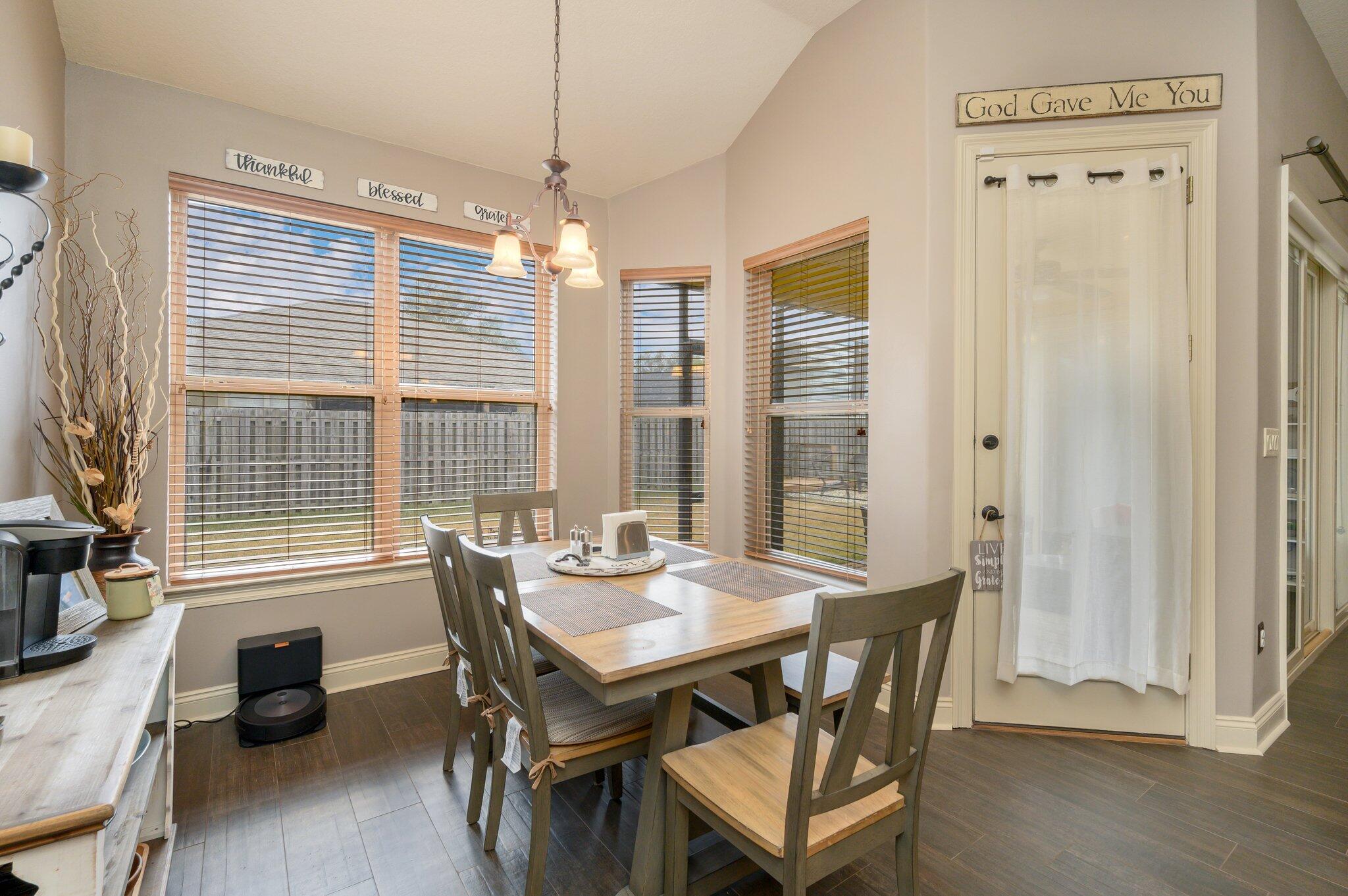 CHARDONNAY ESTATES - Residential