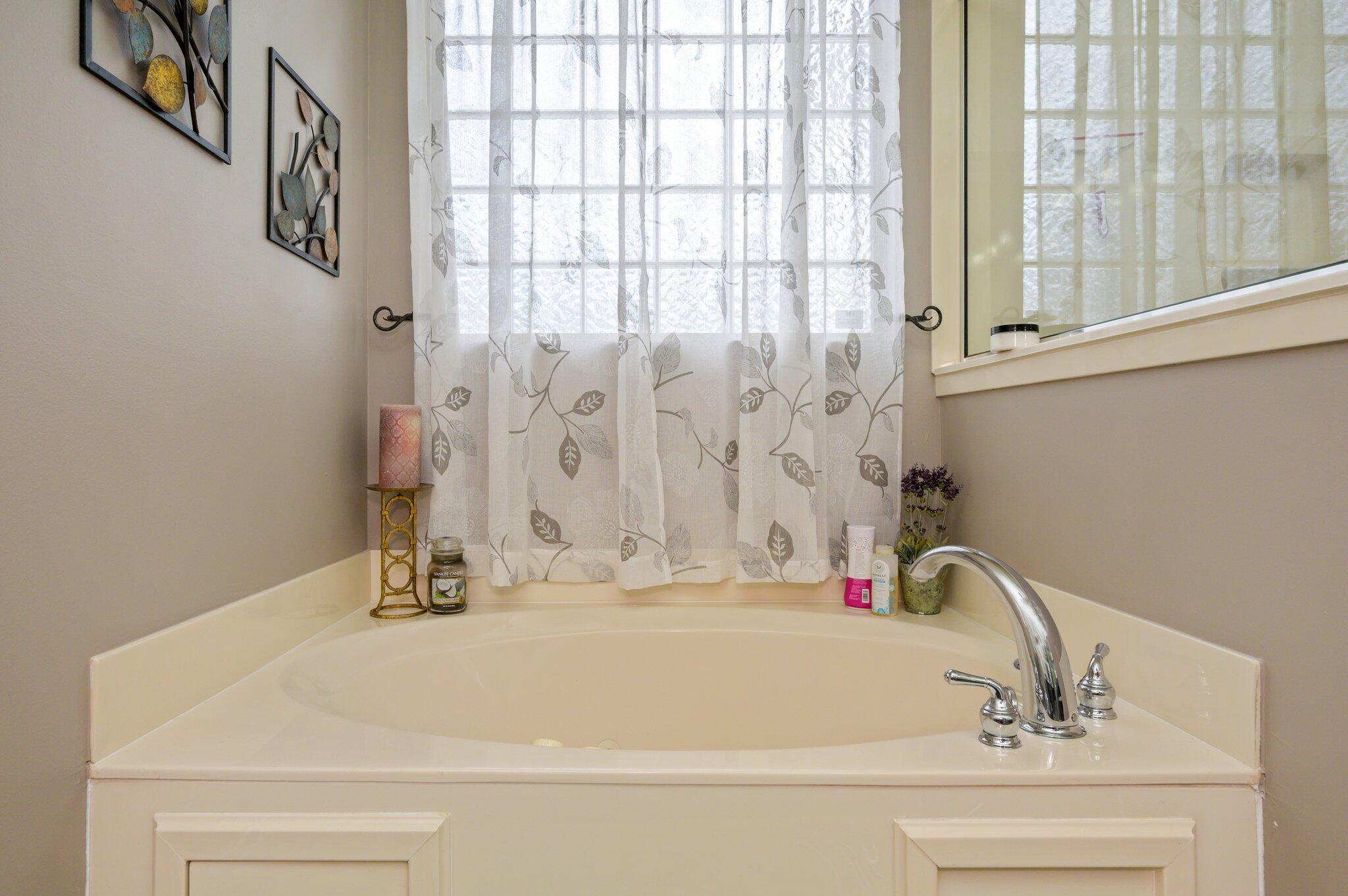 CHARDONNAY ESTATES - Residential