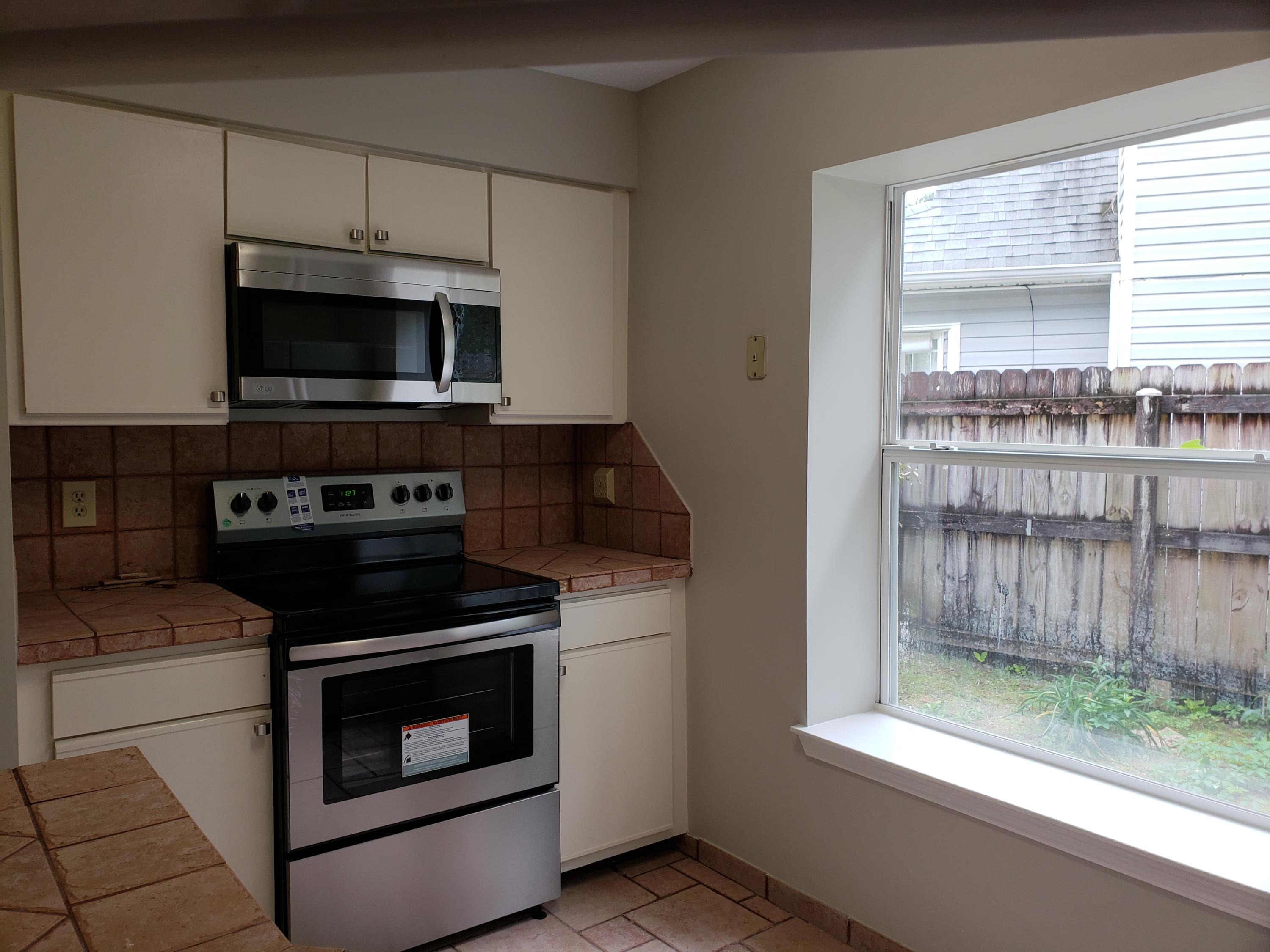 KELLY HILL ESTATES - Residential Lease