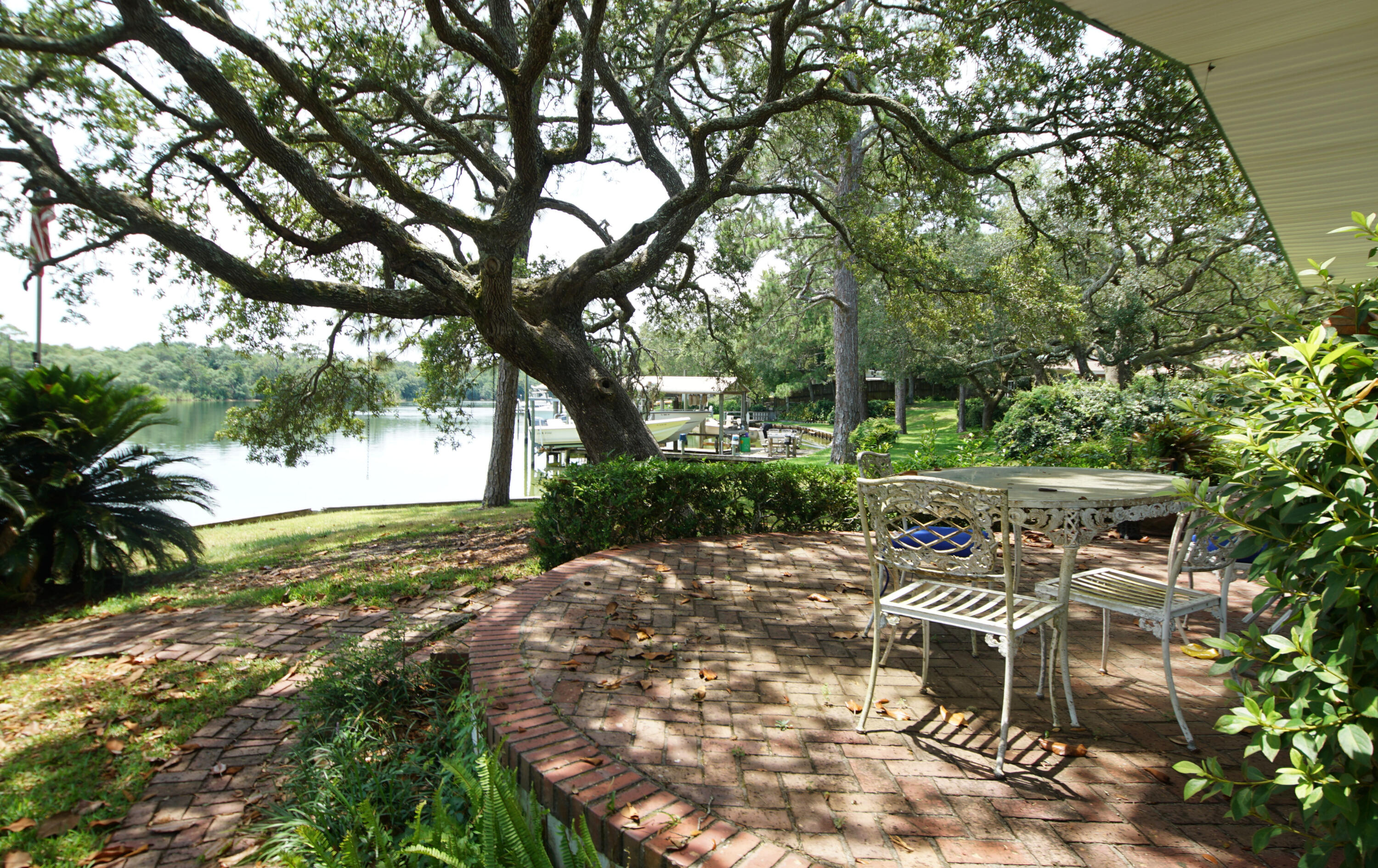 POQUITO BAYOU - Residential