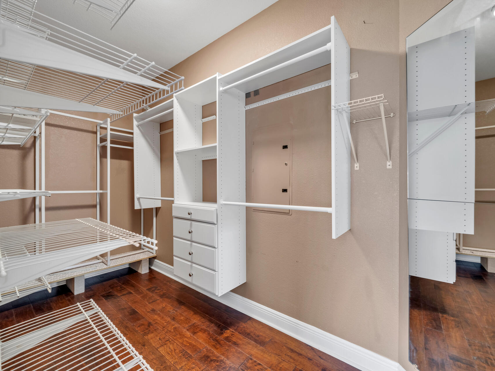 DIAMOND LAKES - Residential