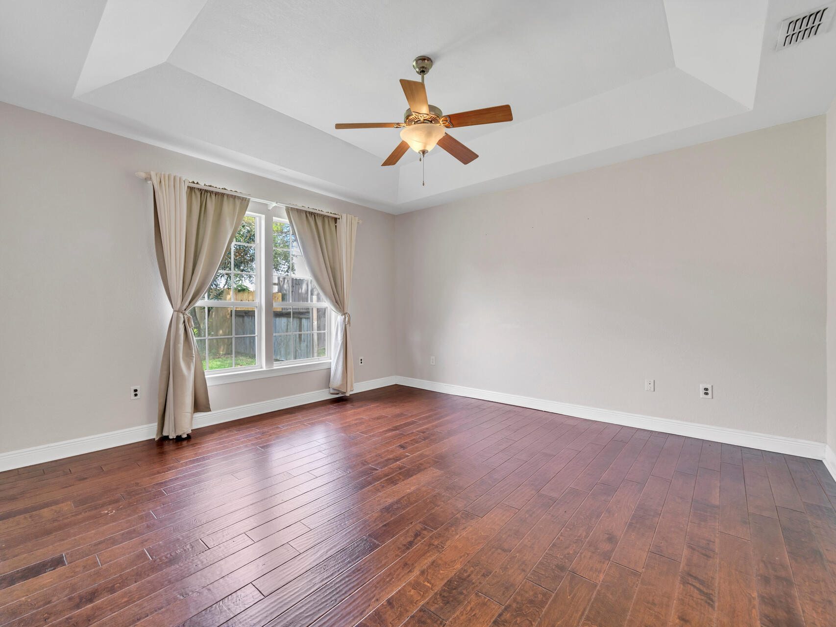 DIAMOND LAKES - Residential