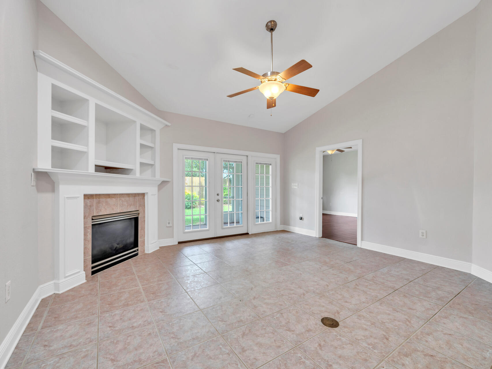 DIAMOND LAKES - Residential