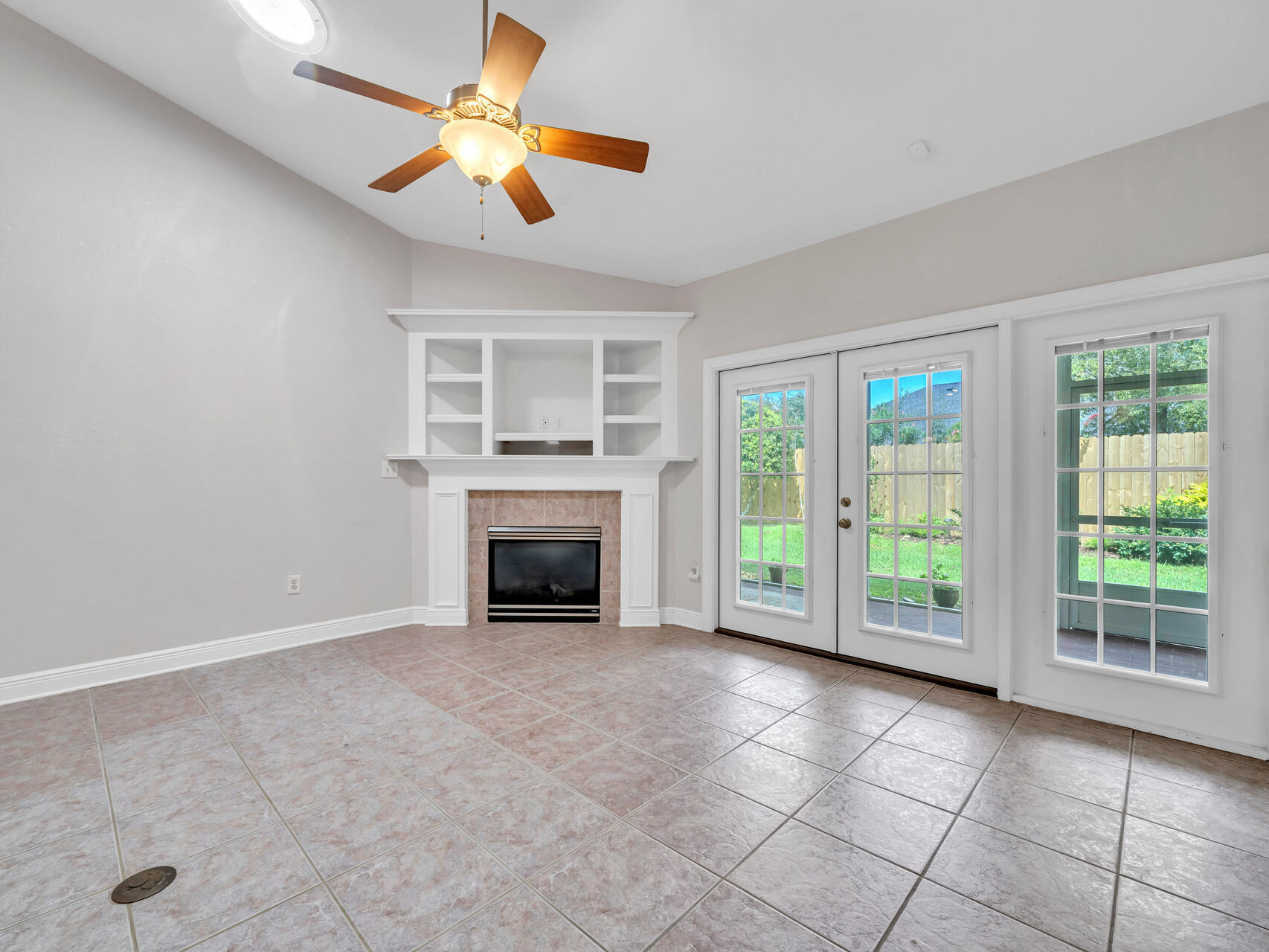 DIAMOND LAKES - Residential