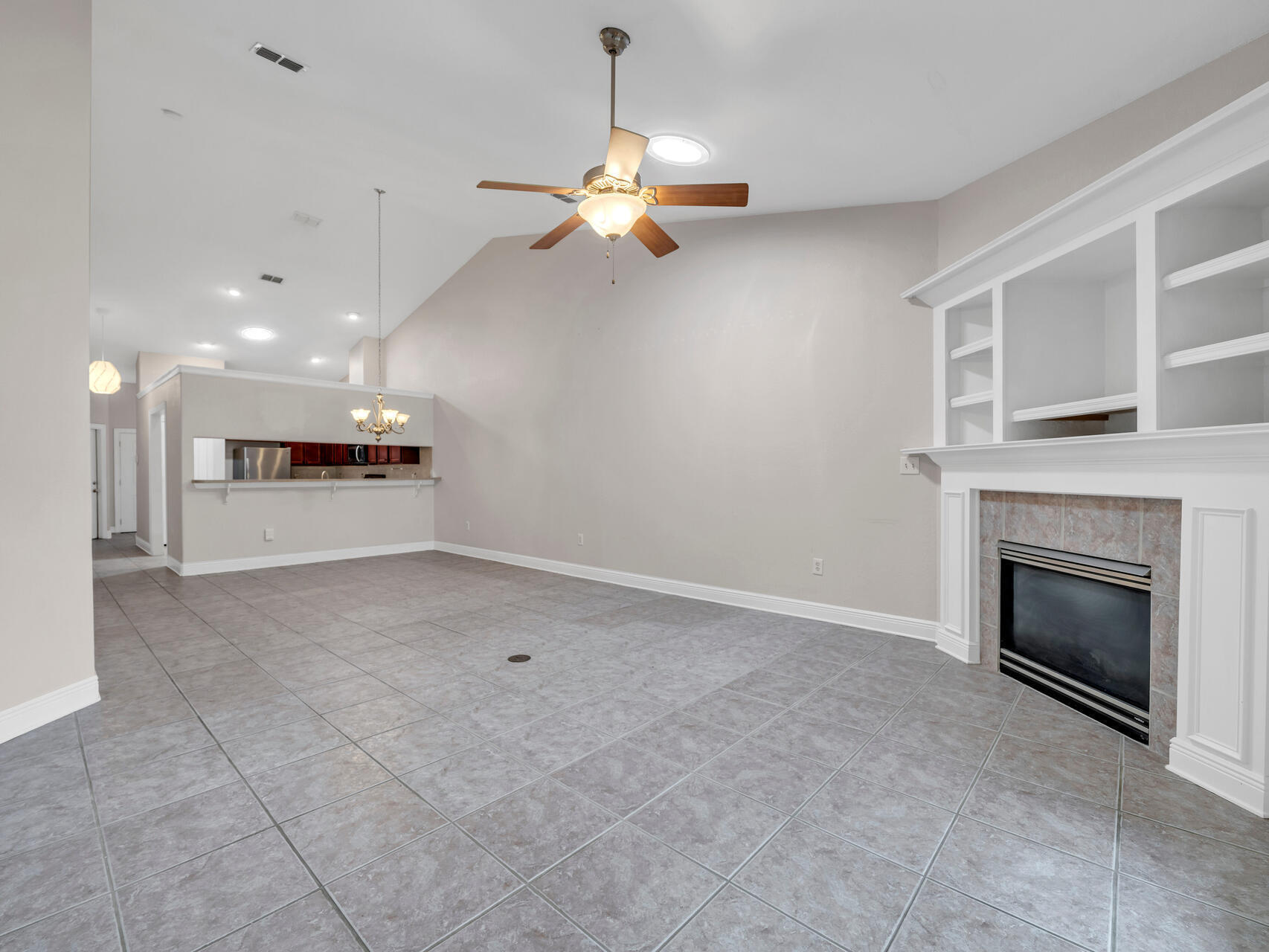 DIAMOND LAKES - Residential