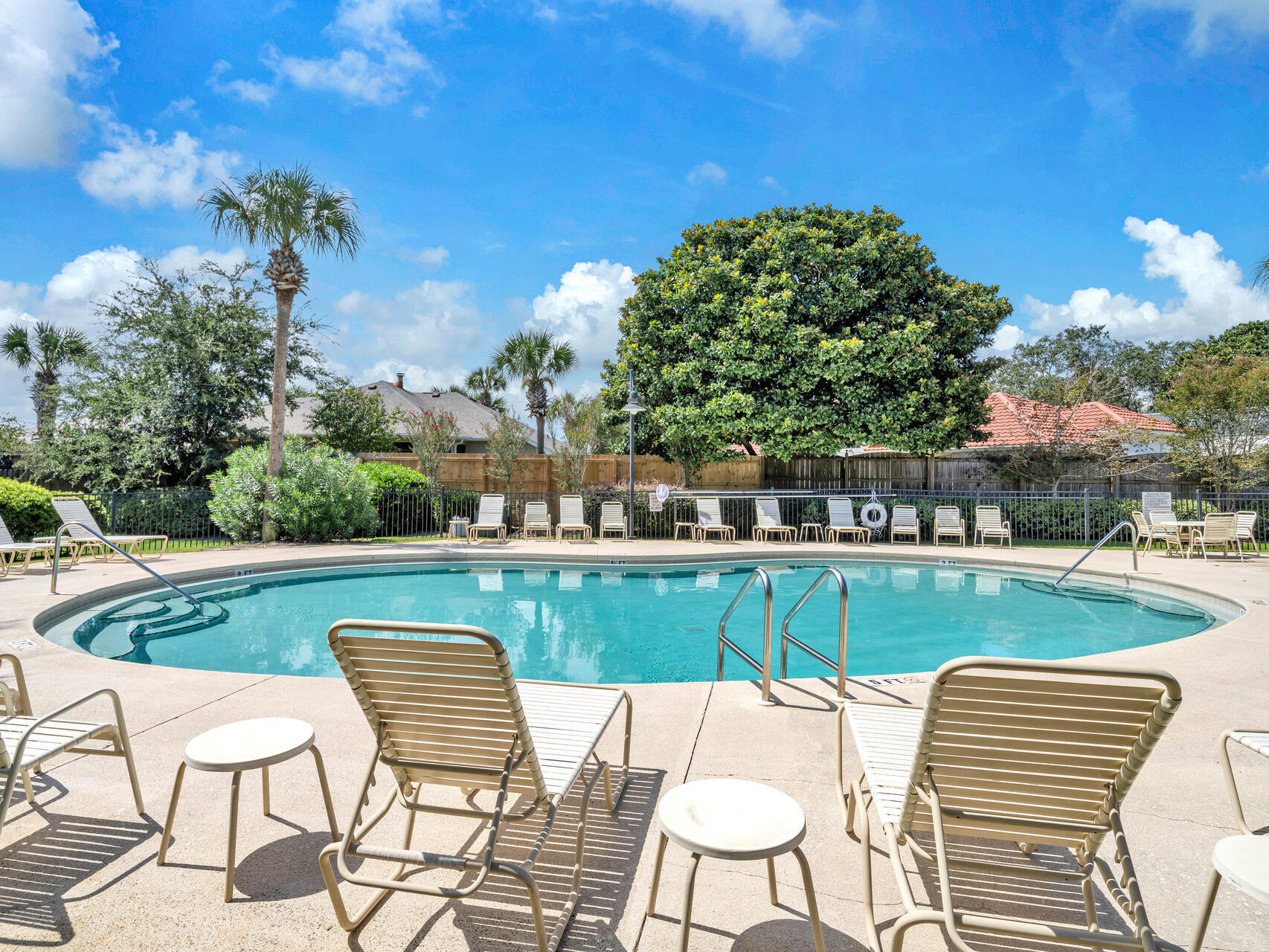 DIAMOND LAKES - Residential