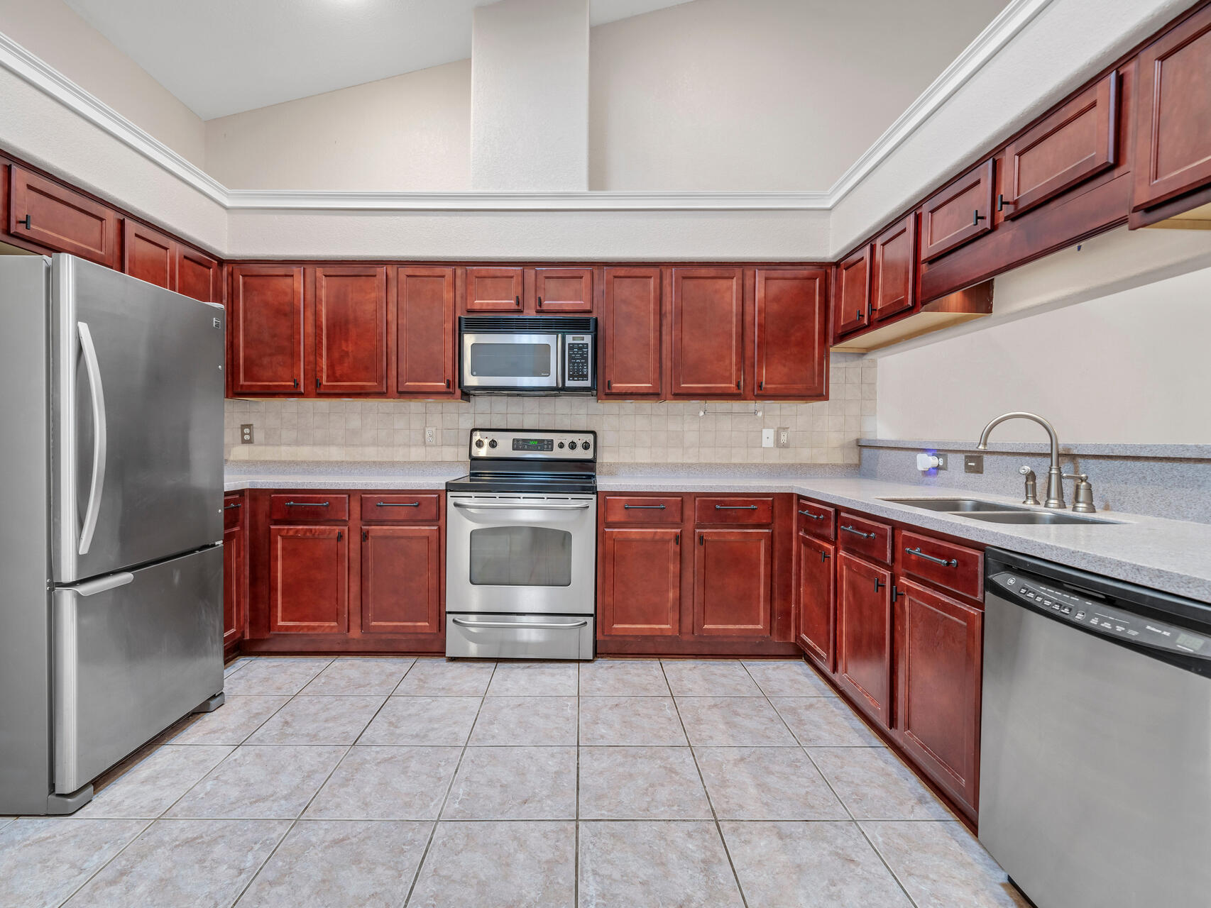 DIAMOND LAKES - Residential