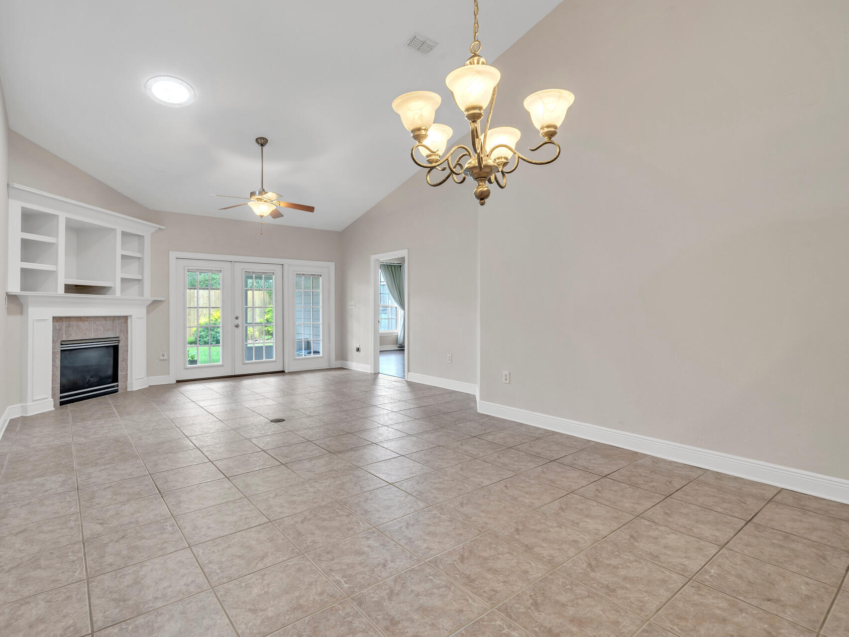 DIAMOND LAKES - Residential