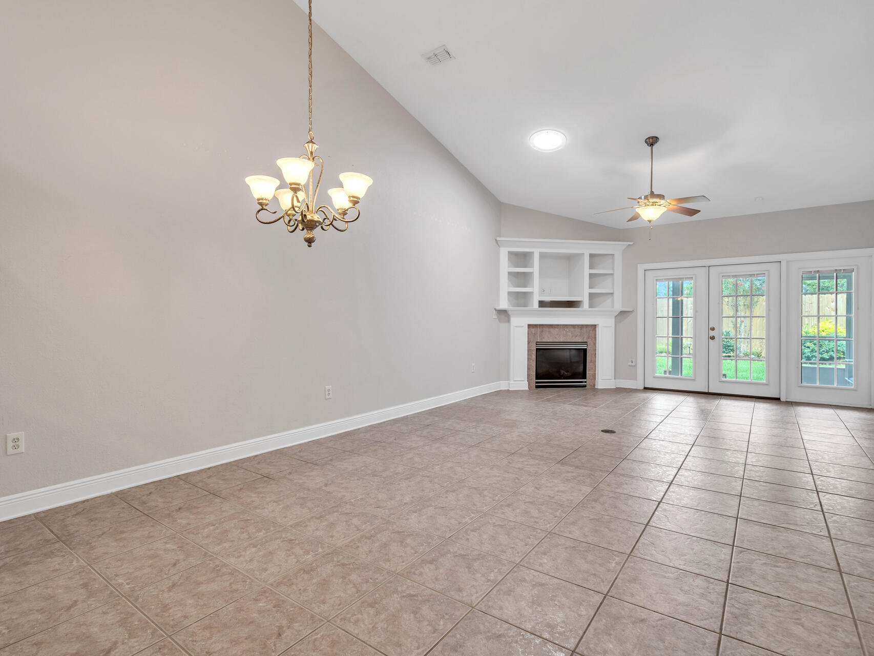 DIAMOND LAKES - Residential