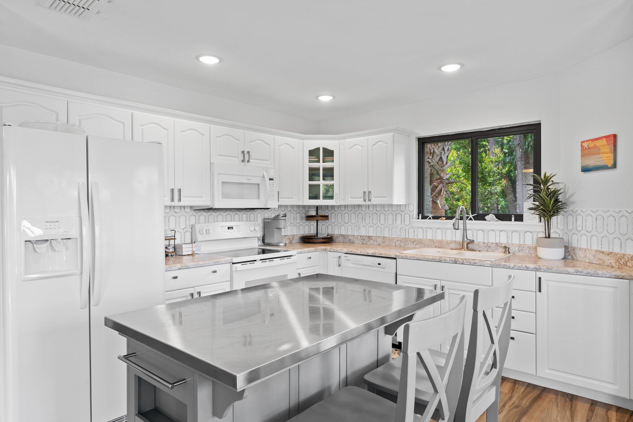 FAIRWAYS THE - Residential