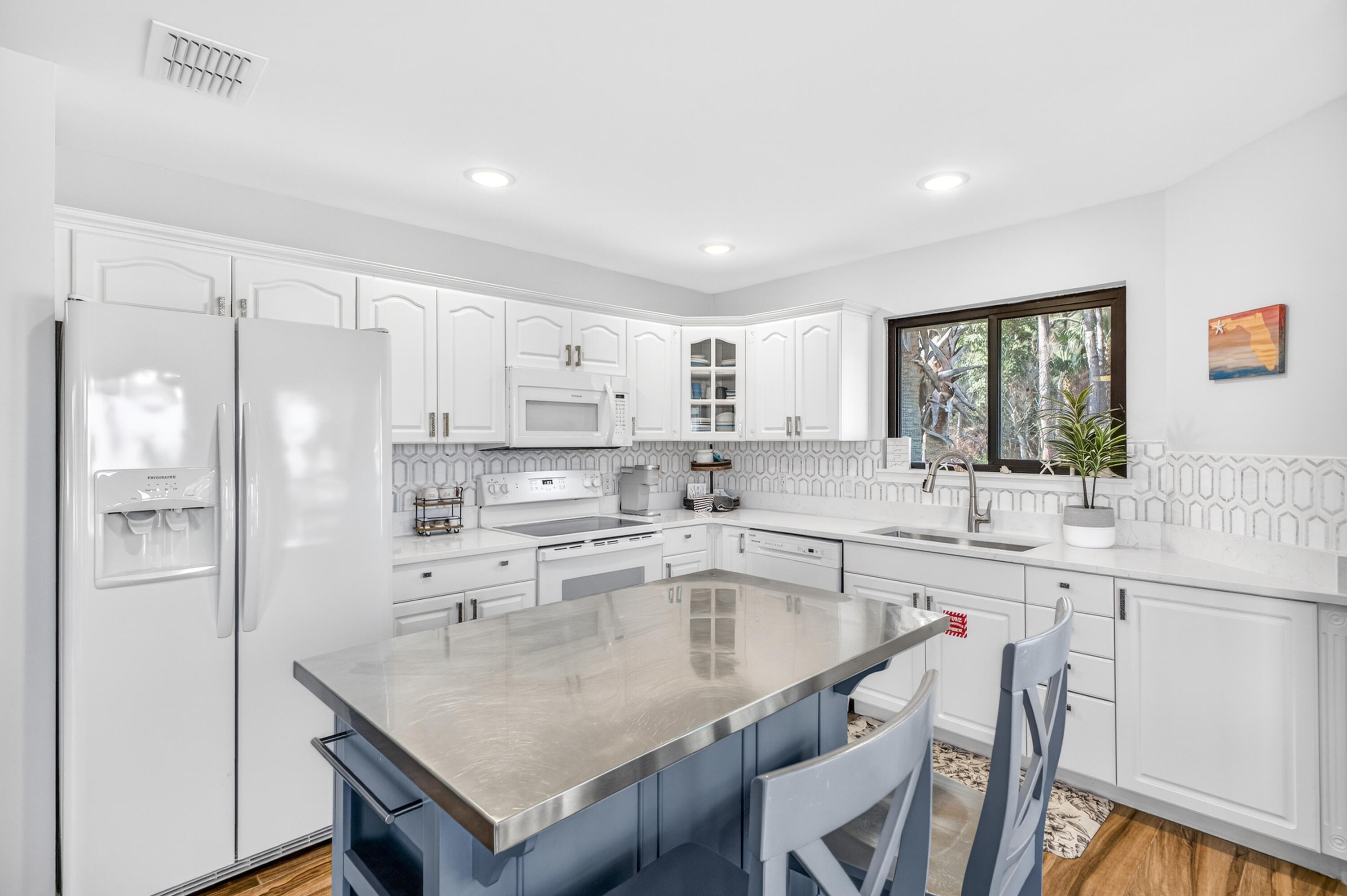 FAIRWAYS THE - Residential