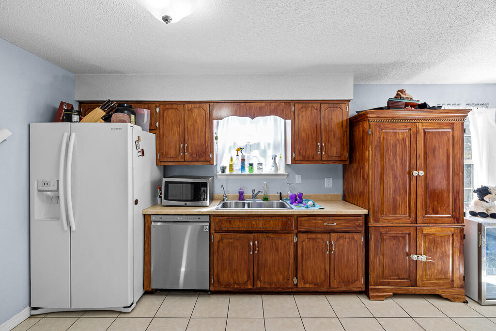 NORTHVIEW ESTATES 3RD ADDN - Residential Lease