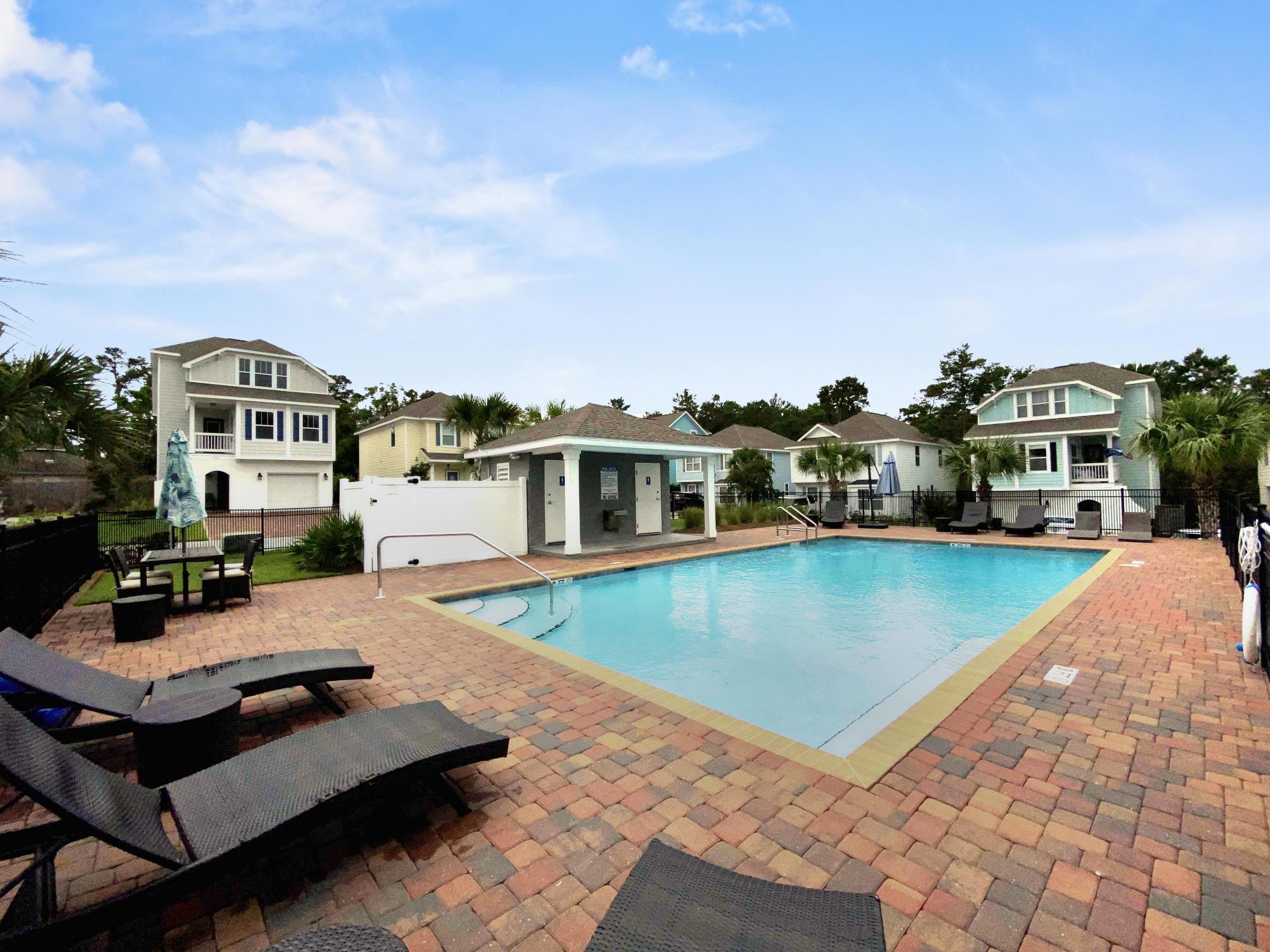 PINEWOOD PRESERVE - Residential