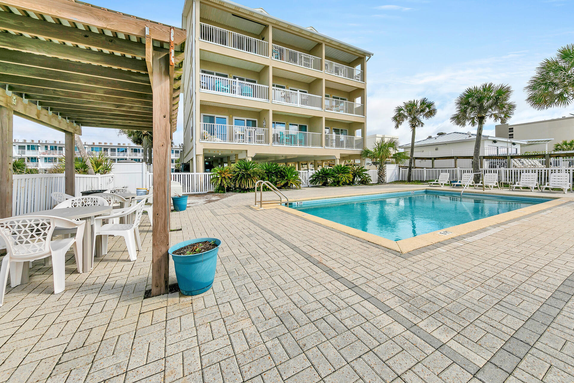 VERANDA CONDO - Residential