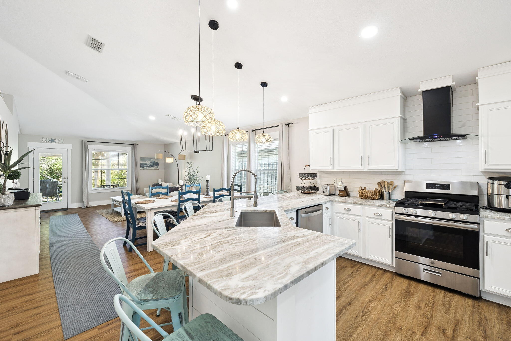 PARADISE RETREAT - Residential