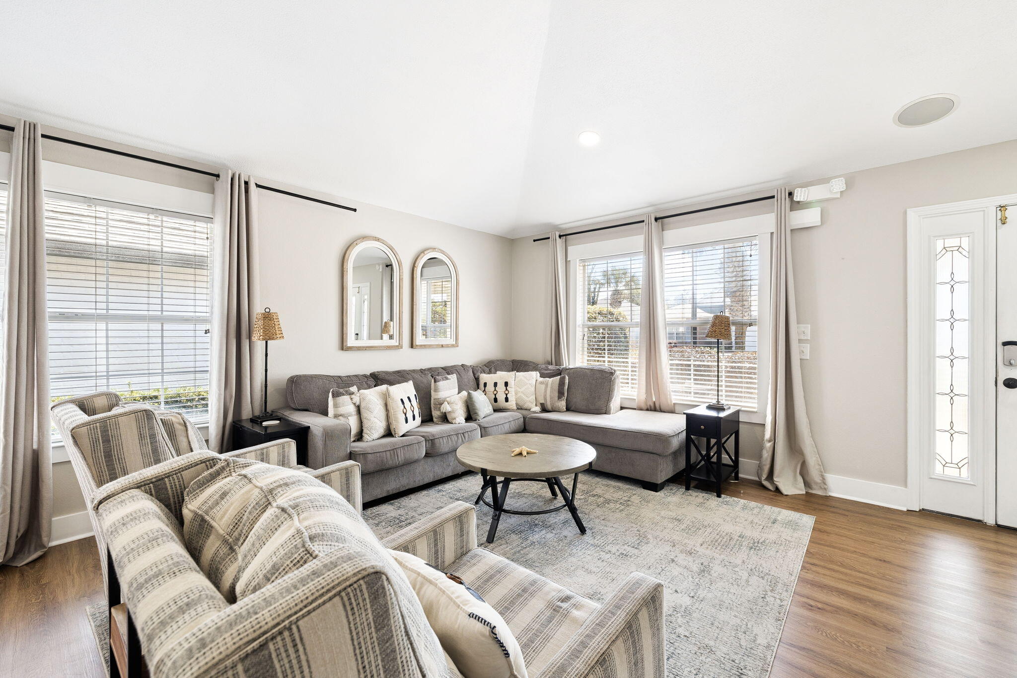 PARADISE RETREAT - Residential