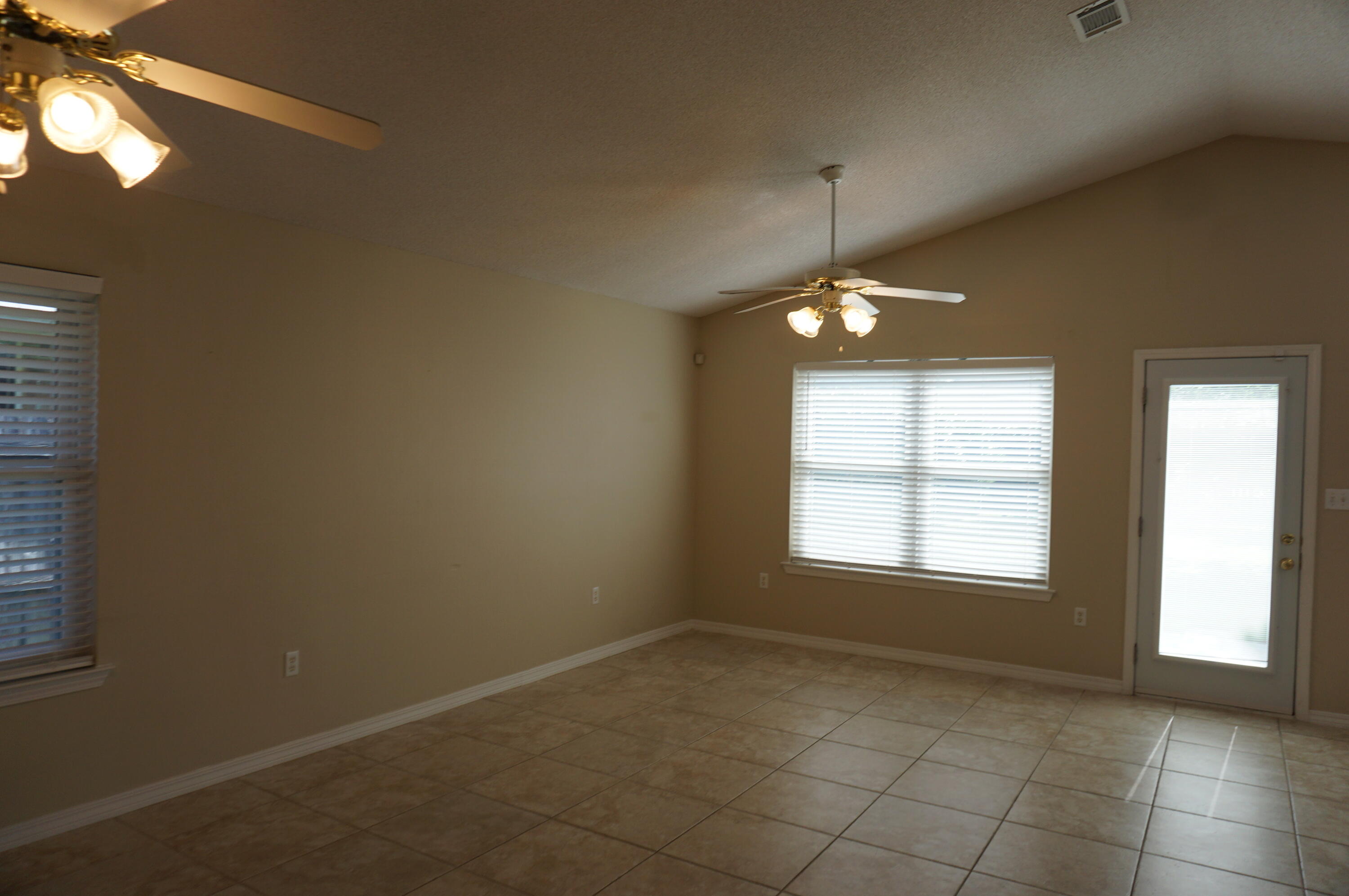 EMERALD VILLAGE S/D - Residential Lease