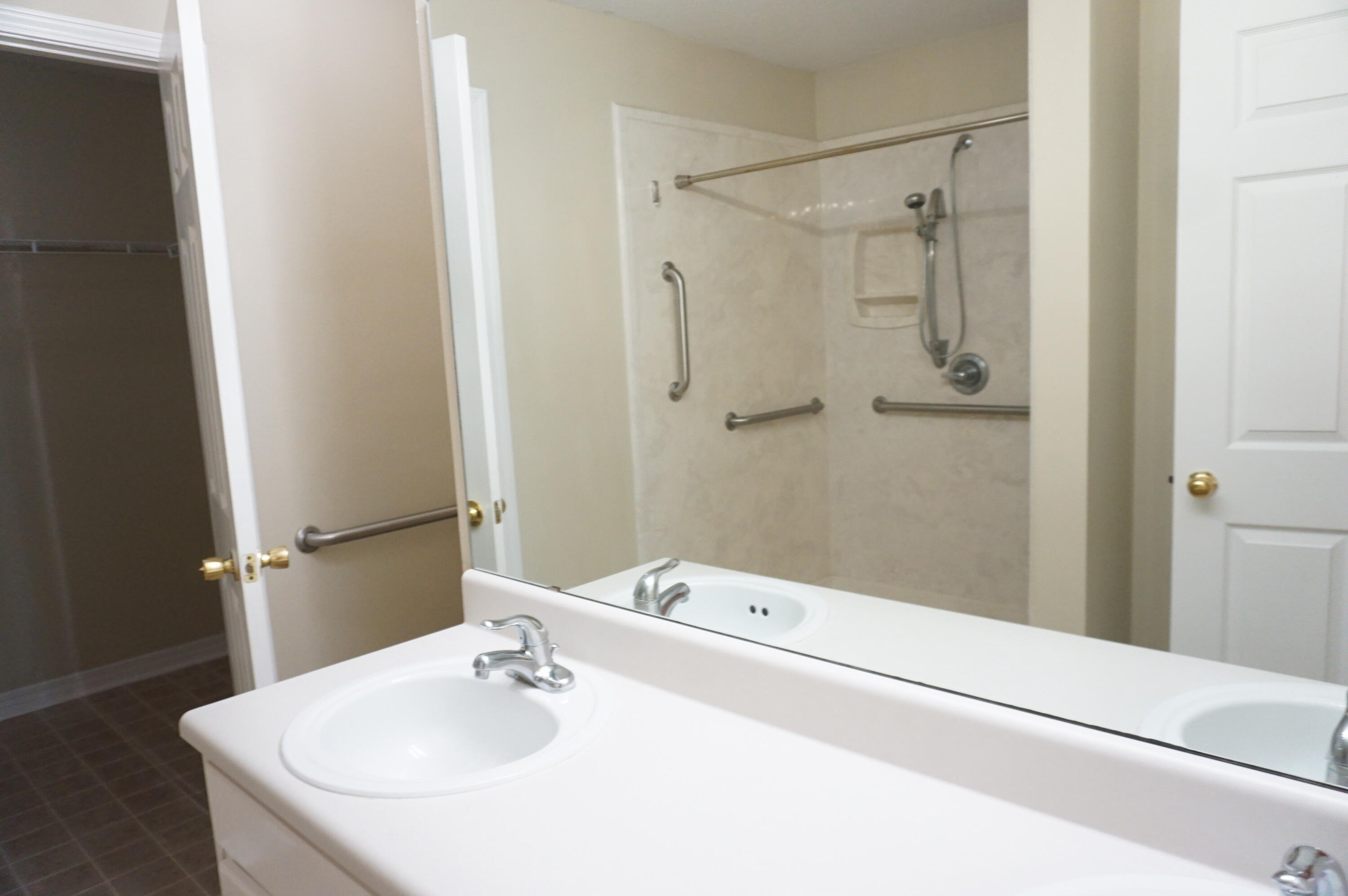 EMERALD VILLAGE S/D - Residential Lease