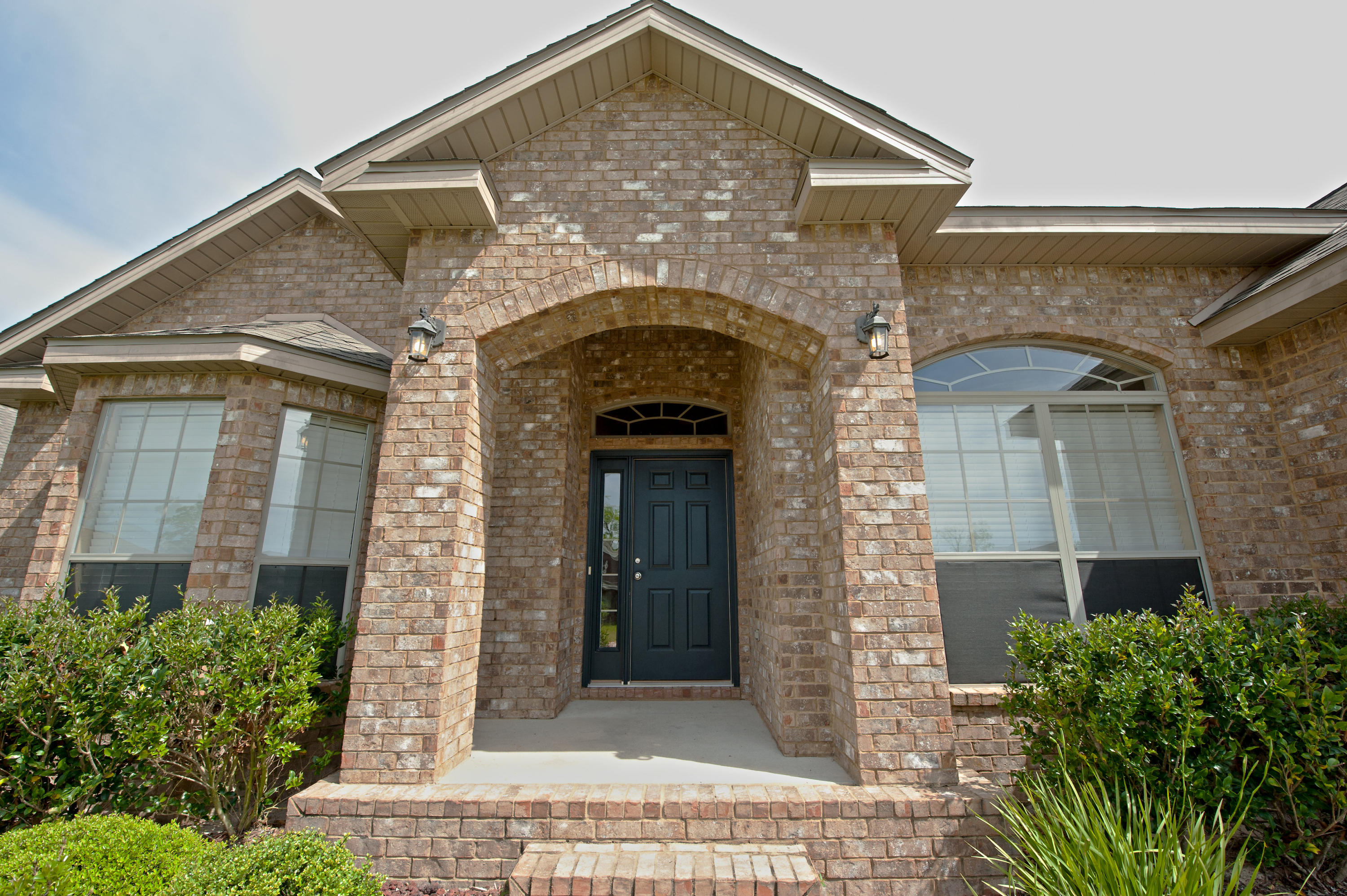 OPEN! OPEN! OPEN! This Open, Bright, and Spacious 2610 sq.ft. 2012 DR Horton floor plan is to ''Live For''! Enjoy the wide entry, the trey ceilings in the formal dining room and the Great room, and the master suite. Tile flooring, granite counters, arched doorways and windows perfectly showcased. With 4 bedrooms and 3 baths, this 2610 sq.ft home offers everyone ''Personal Space''. Designer/unique lighting throughout. Ceiling fans insides and on the back patio. The kitchen features: Stainless Steel Appliances, Granite Counter tops, handsome dark cabinetry and a center island. The Master Suite has tiled flooring and a walk-in closet. The Ensuite has a garden tub, separate shower and private water closet. Covered back porch! Large fenced in backyard. Call today for a private showing!