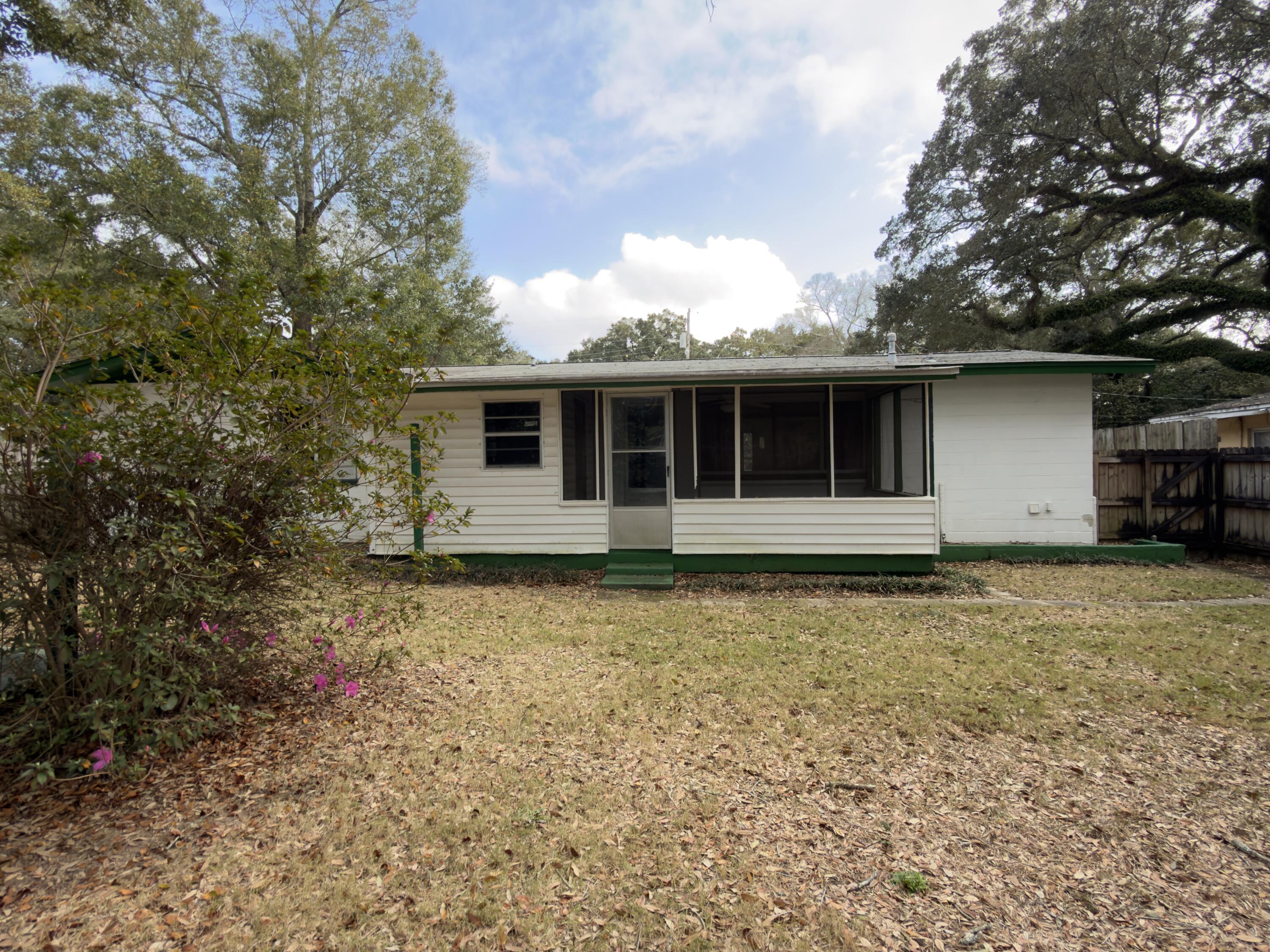 CRESCENT LAKE - Residential