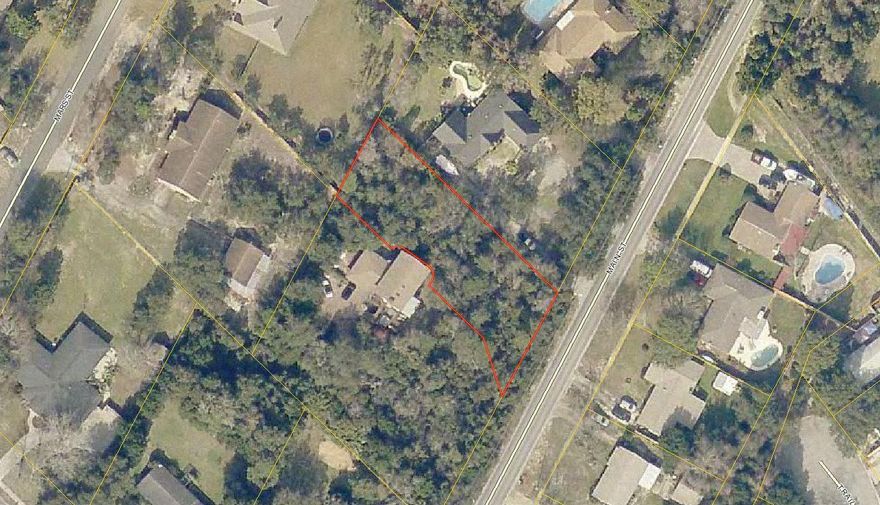 Vacant land right in the heart of Destin! Seller will consider owner financing and new home construction. Lot dimensions should be verified.