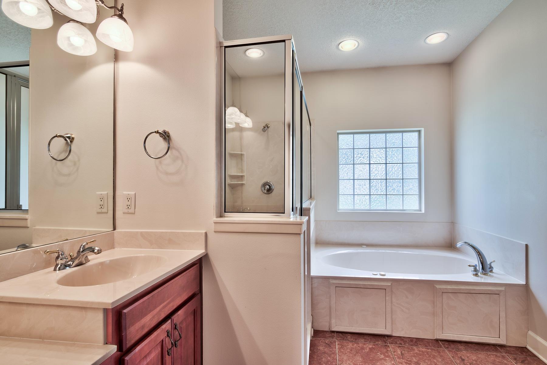 CHARDONNAY ESTATES - Residential