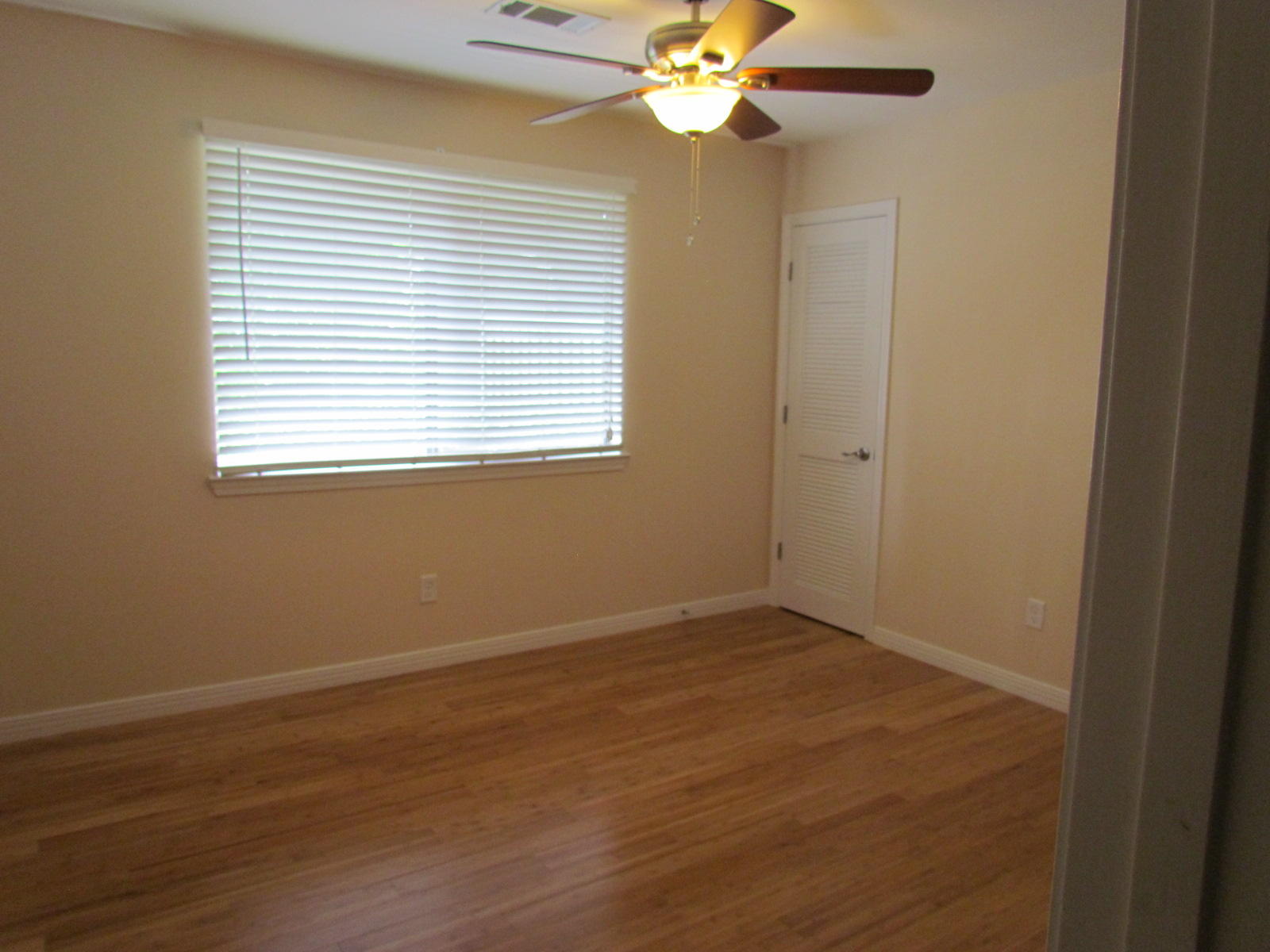 ROYAL OAK VILLAGE - Residential Lease