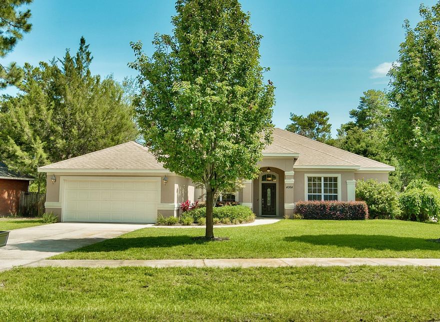 PRIVATE, BEAUTIFUL HOME W/POOL IN WINDSOR ESTATES! High end finishes, 10 & 12 ft ceilings & large, private lot at the end of a cul-de-sac set this home apart. Located just off of Indian Trail, one of Destin's oldest & most beautiful streets lined w/majestic Oaks & Bay front estates, feel your stress melt away during your drive home well before you reach your front door. Welcomed by an open floor plan,this home's gorgeous kitchen w/new granite counters & large eating bar which opens to the spacious great room is the center of attention & the heartbeat of this home. Offering a split floor plan, the giant 425 SF master wing w/gorgeous master bath & huge walk-in closet provides privacy & a relaxing retreat. The 5th bedroom ideal for a family room/office is located near the 3rd bathroom,