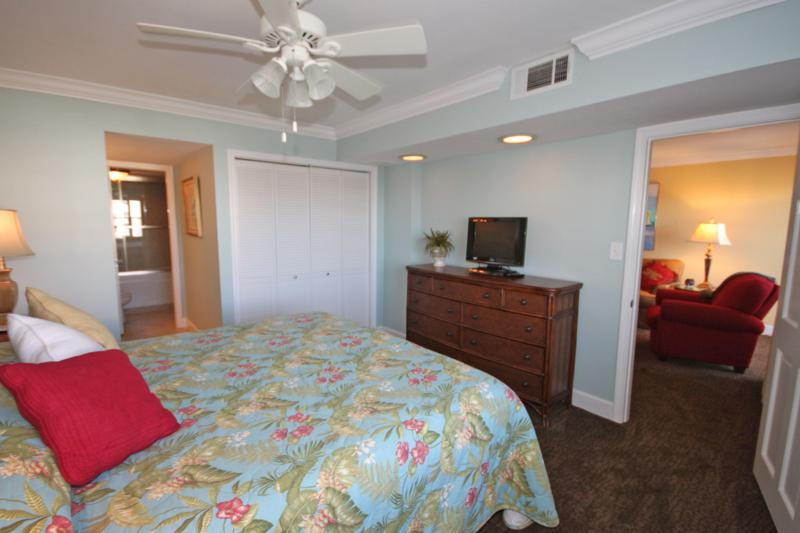 EL MATADOR CONDO - Residential