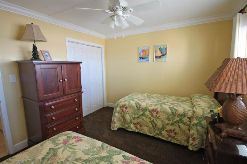 EL MATADOR CONDO - Residential