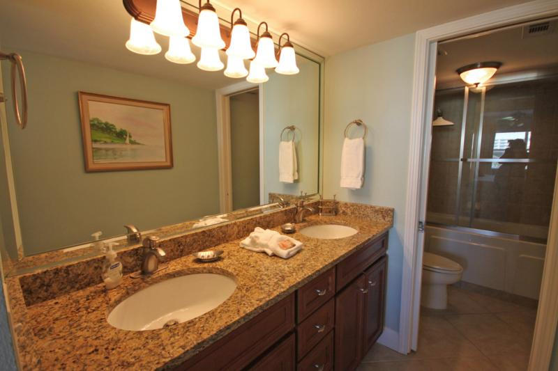 EL MATADOR CONDO - Residential