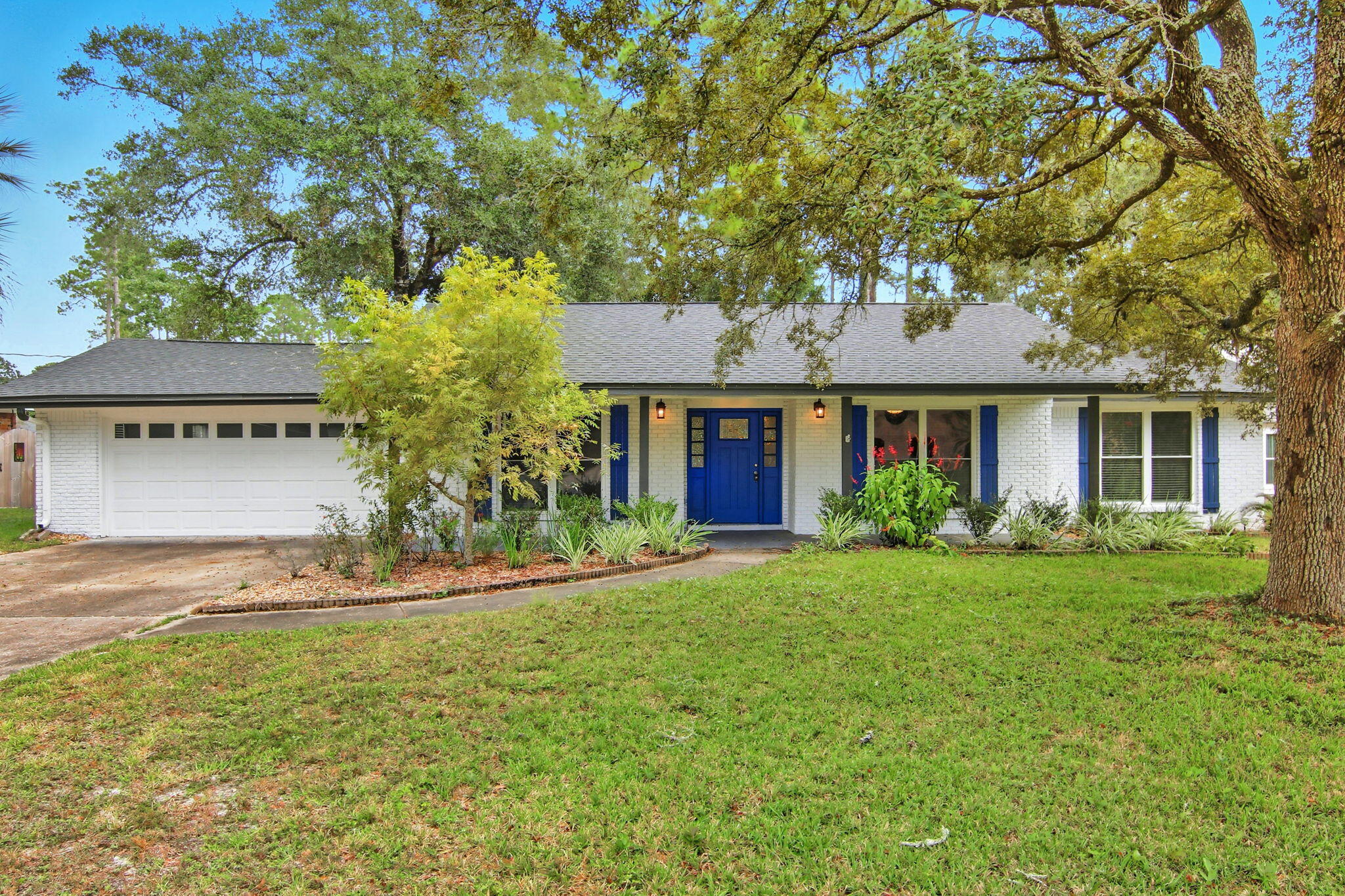PINEWOOD ESTATES - Residential