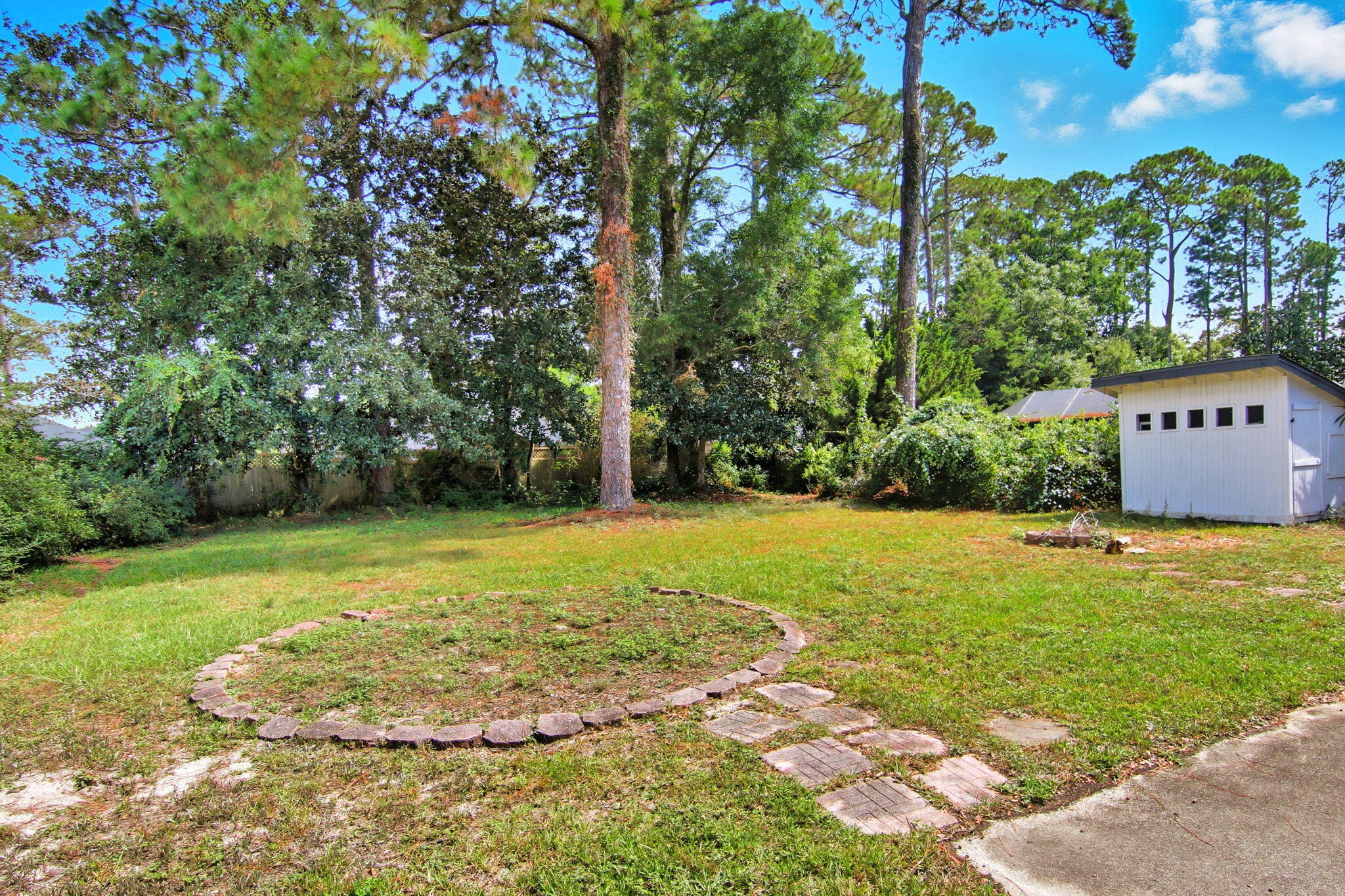 PINEWOOD ESTATES - Residential