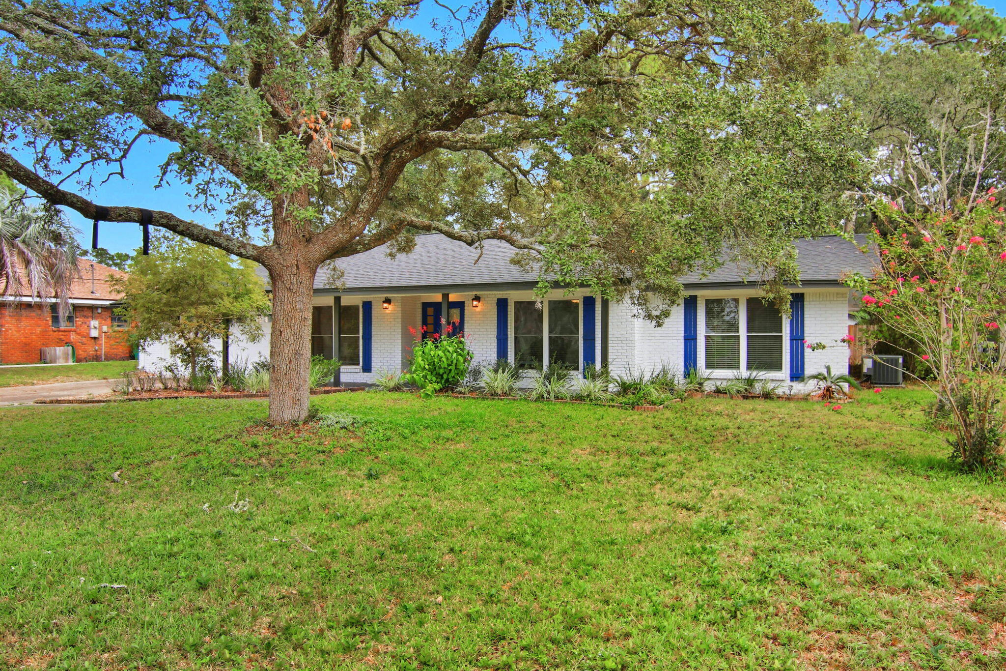 PINEWOOD ESTATES - Residential