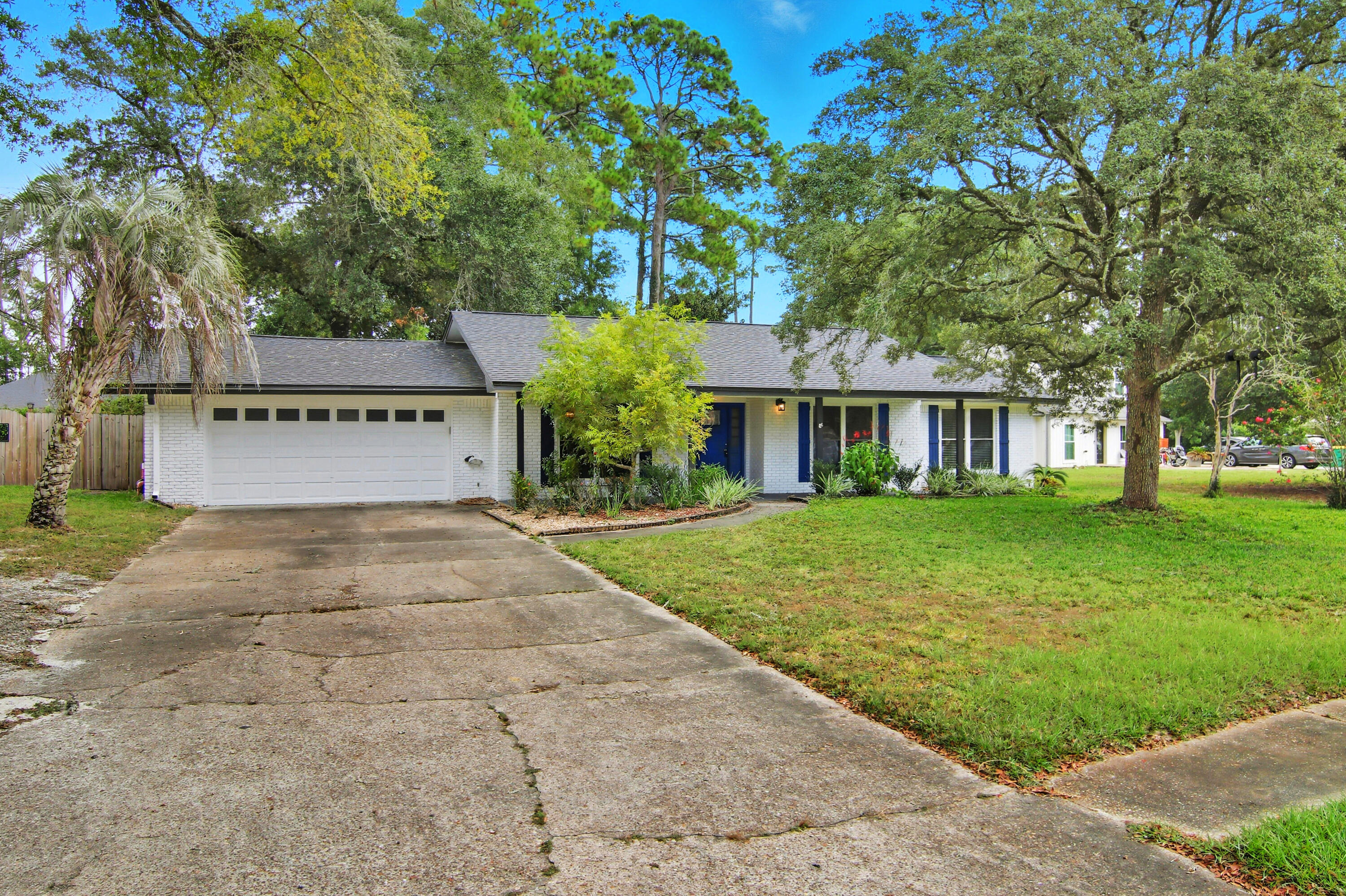 PINEWOOD ESTATES - Residential