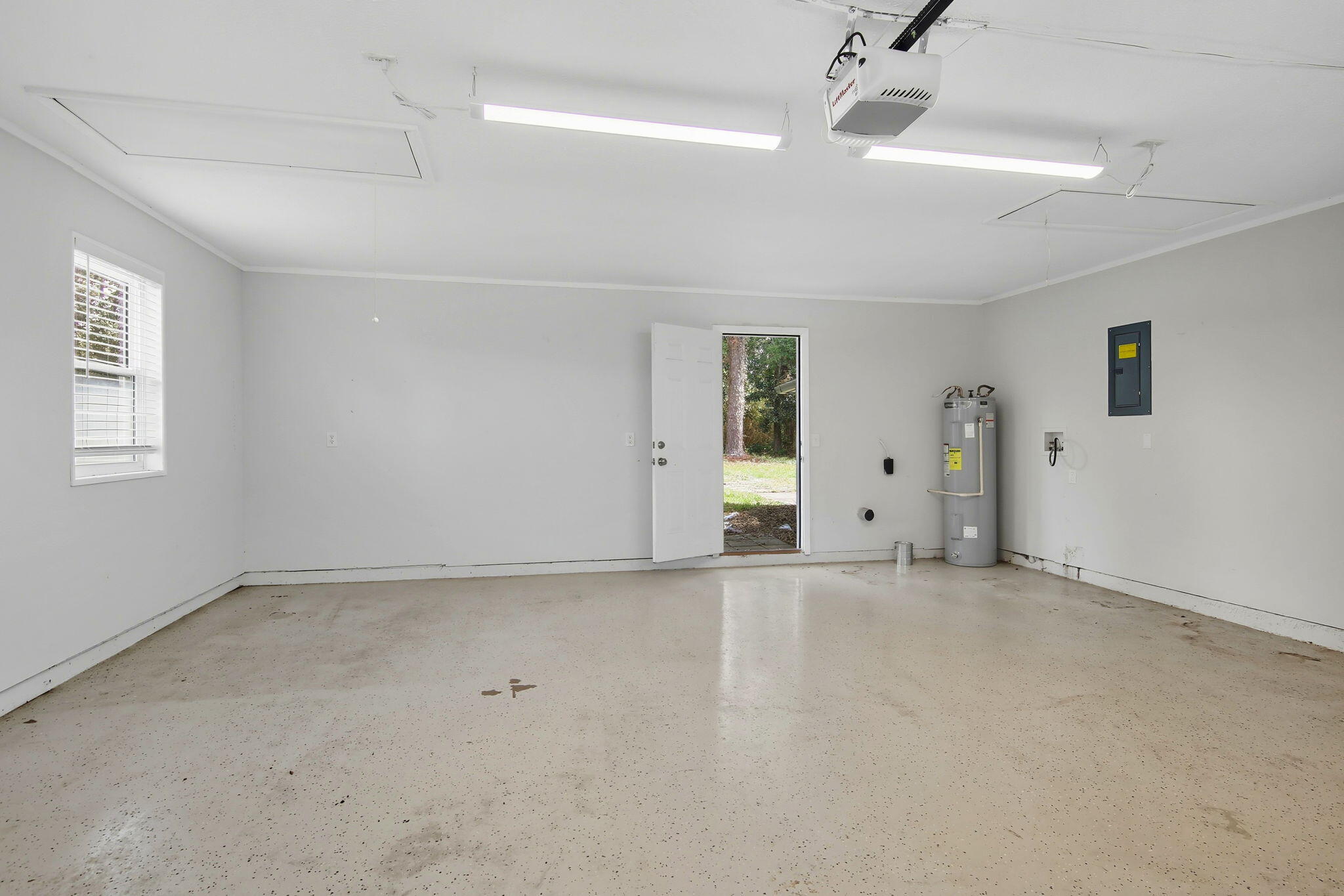 PINEWOOD ESTATES - Residential