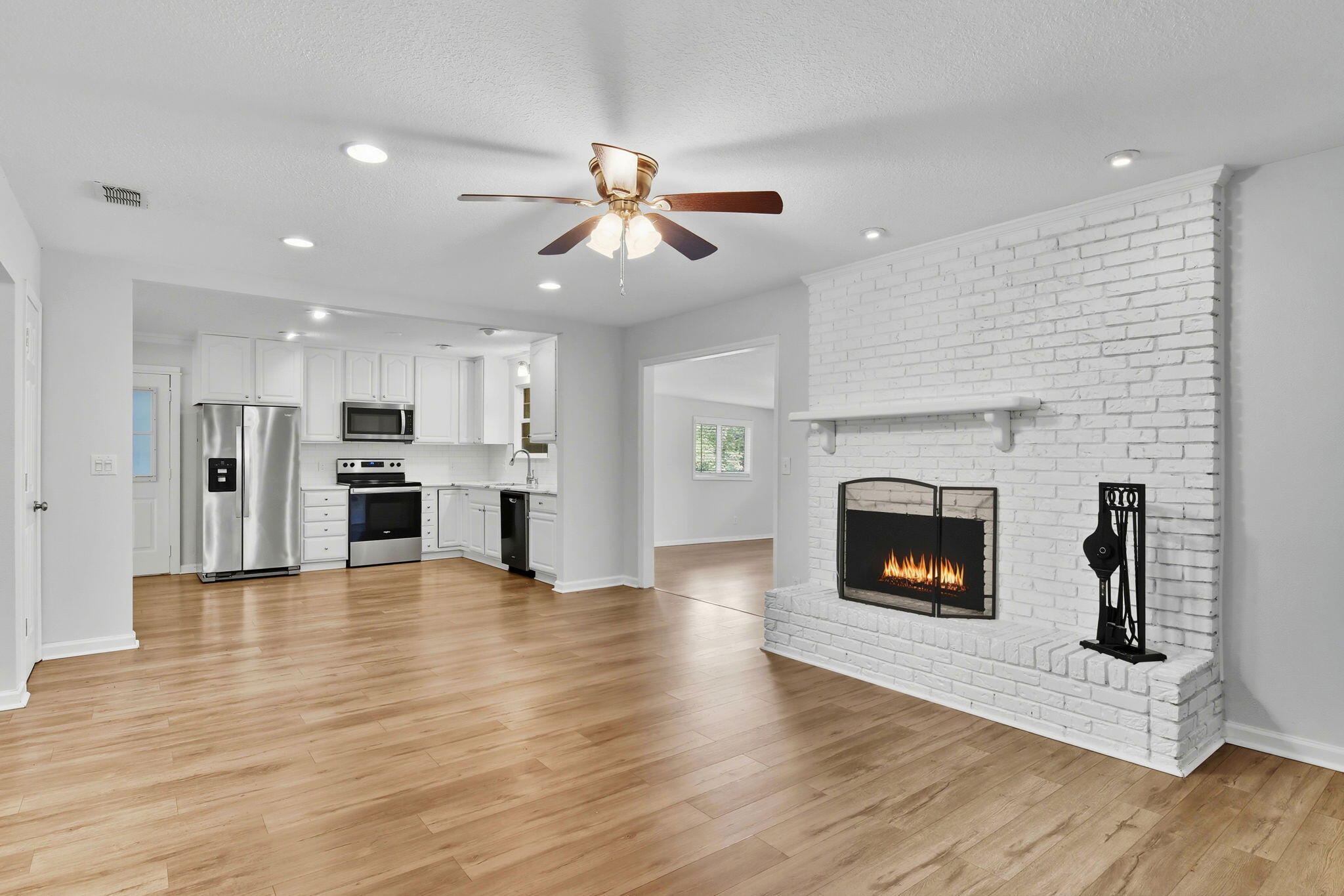 PINEWOOD ESTATES - Residential
