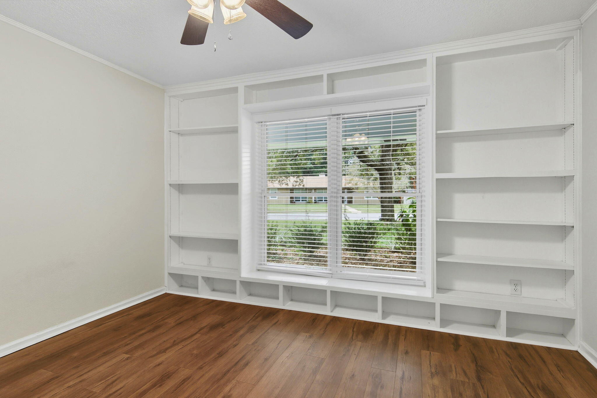 PINEWOOD ESTATES - Residential