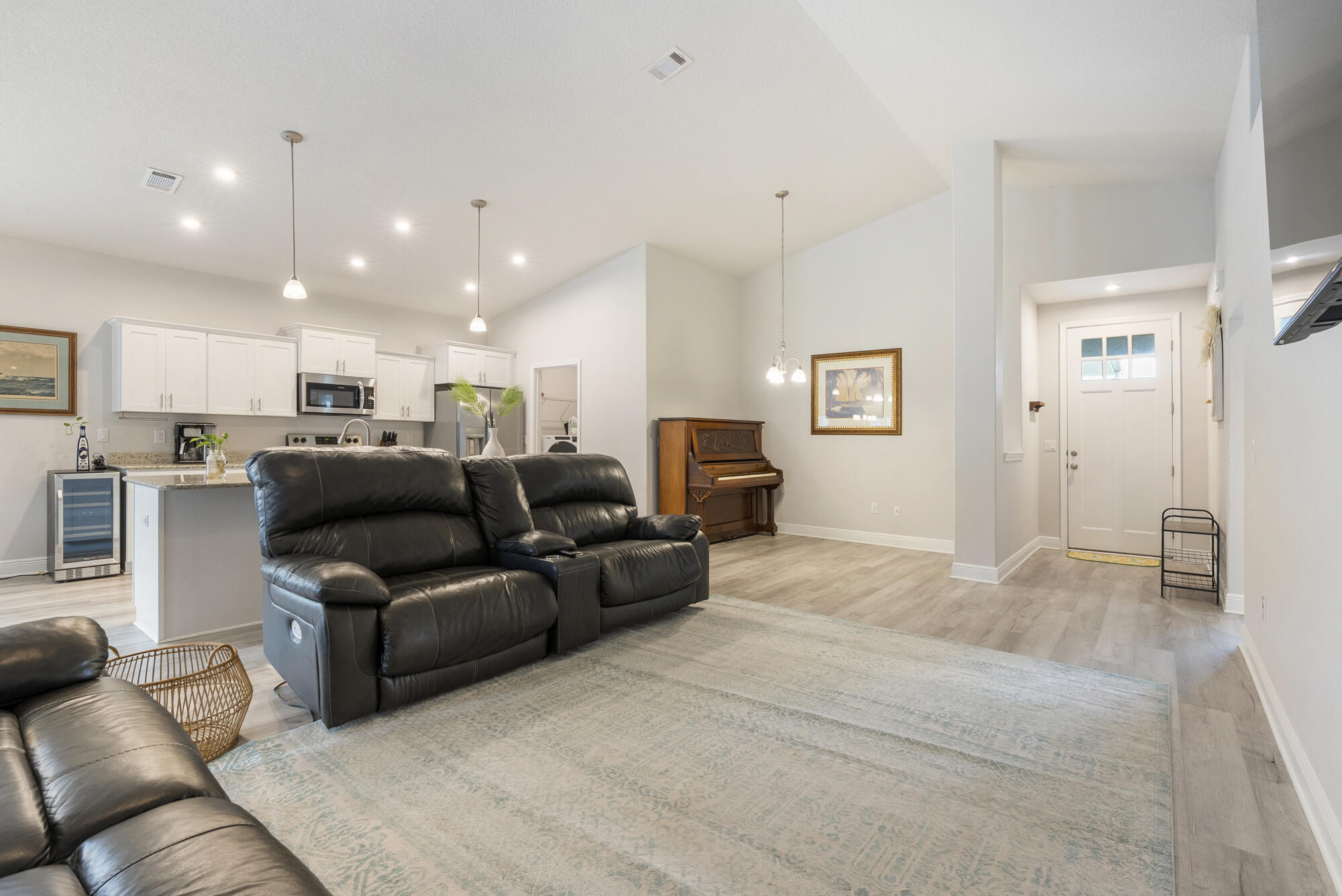 RIVERWALK PH I - Residential Lease