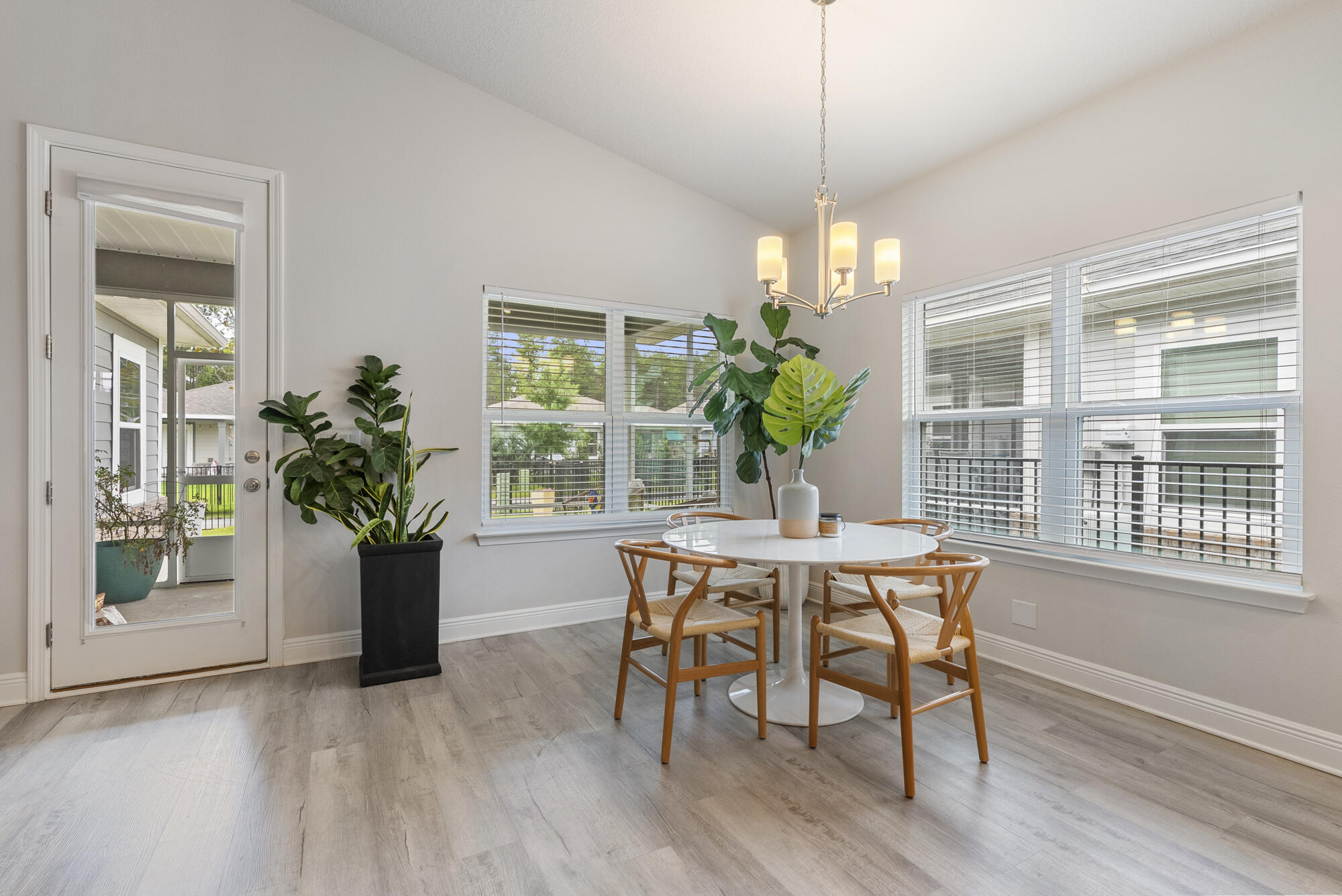 RIVERWALK PH I - Residential Lease