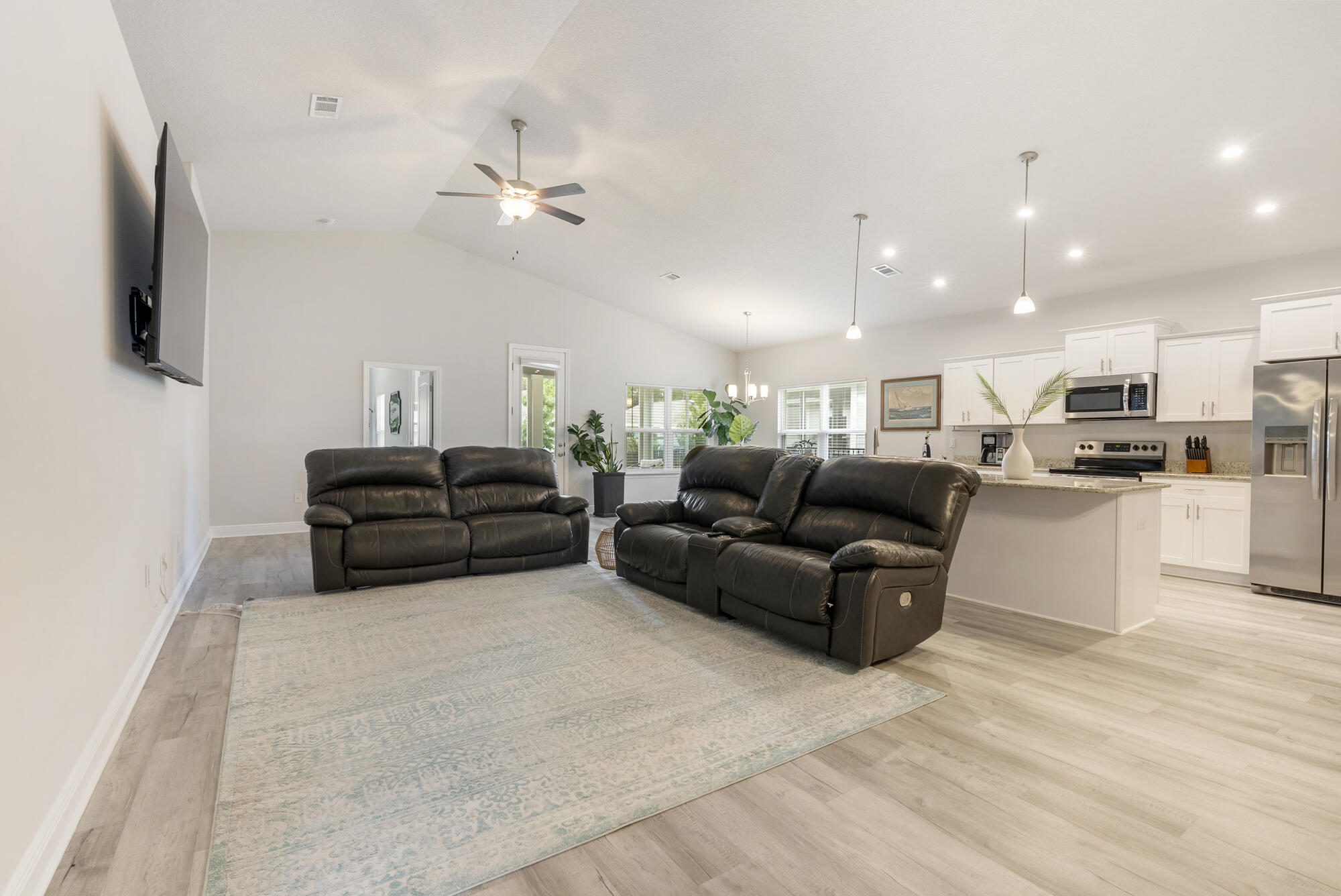 RIVERWALK PH I - Residential Lease